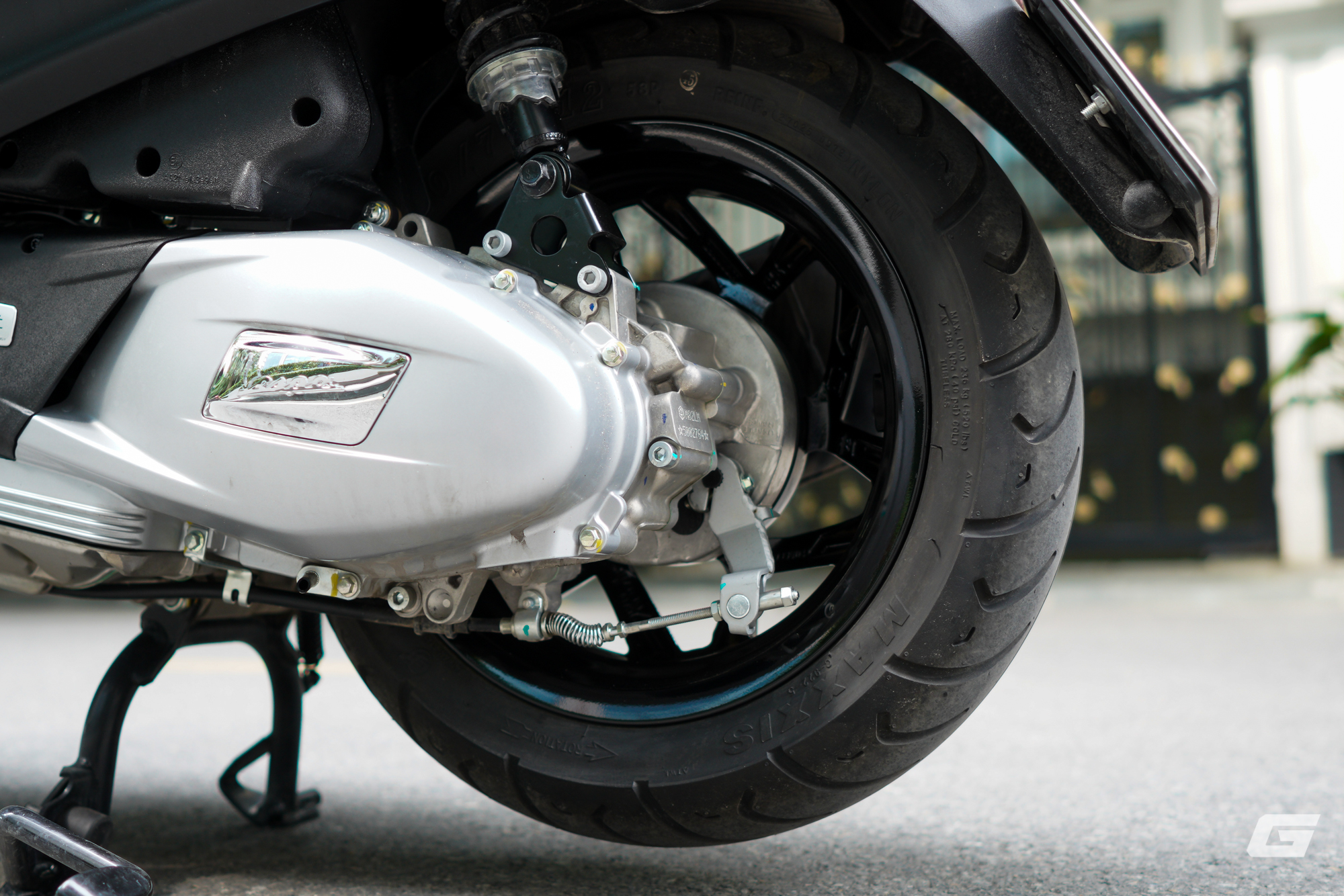 Vespa Sprint S 125 2025: Vận hành linh hoạt, mức tiêu thụ nhiên liệu thực tế chỉ từ 2.3L/100Km- Ảnh 5. Vespa Sprint S 125 2025: Vận hành linh hoạt, mức tiêu thụ nhiên liệu thực tế chỉ từ 2.3L/100Km- Ảnh 5.