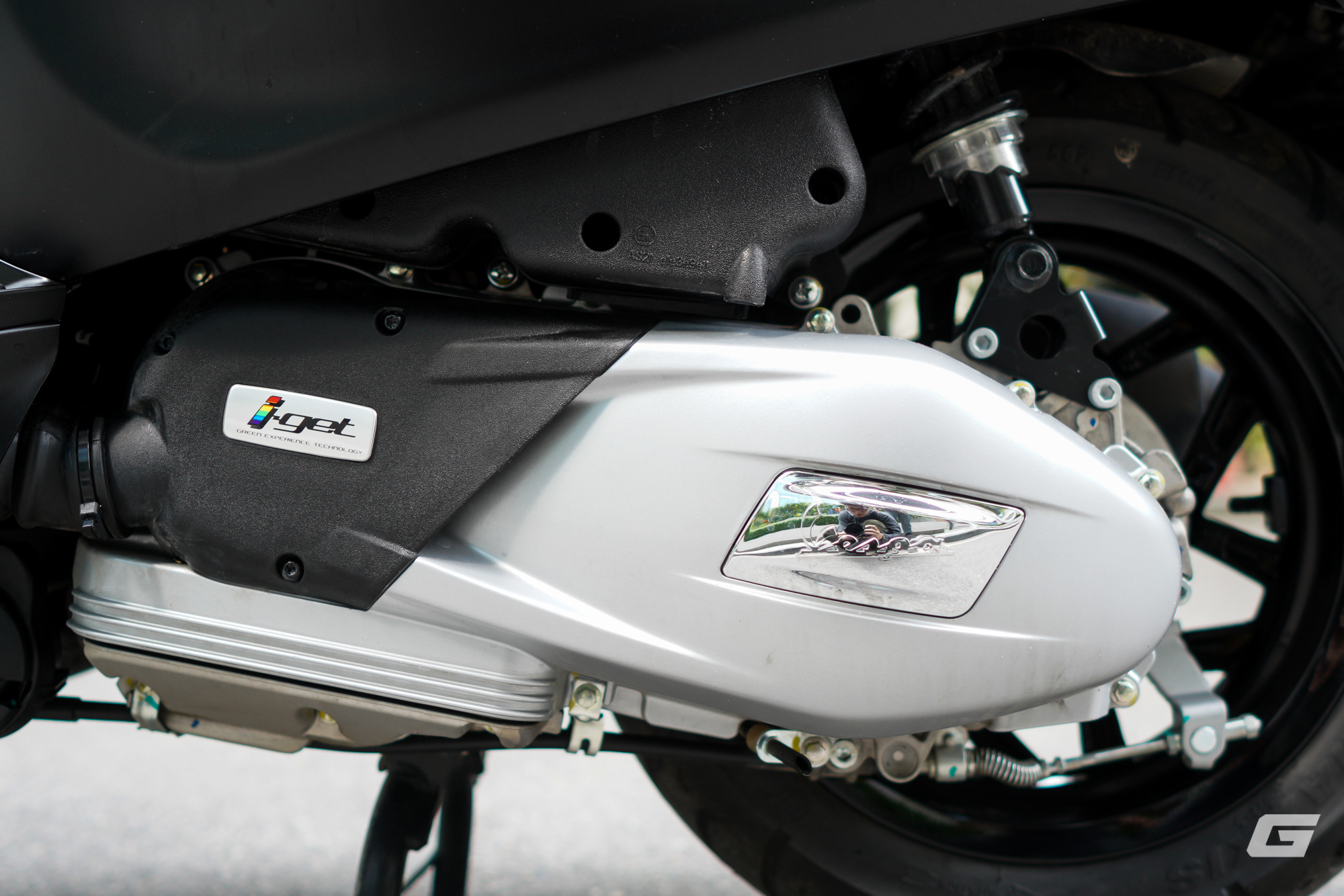 Vespa Sprint S 125 2025: Vận hành linh hoạt, mức tiêu thụ nhiên liệu thực tế chỉ từ 2.3L/100Km- Ảnh 4. Vespa Sprint S 125 2025: Vận hành linh hoạt, mức tiêu thụ nhiên liệu thực tế chỉ từ 2.3L/100Km- Ảnh 4.