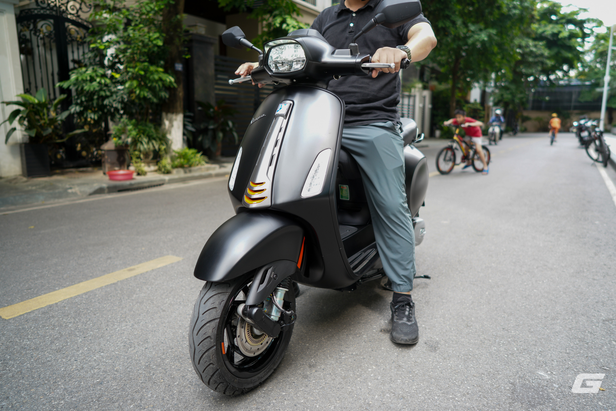 Vespa Sprint S 125 2025: Vận hành linh hoạt, mức tiêu thụ nhiên liệu thực tế chỉ từ 2.3L/100Km- Ảnh 15. Vespa Sprint S 125 2025: Vận hành linh hoạt, mức tiêu thụ nhiên liệu thực tế chỉ từ 2.3L/100Km- Ảnh 15.