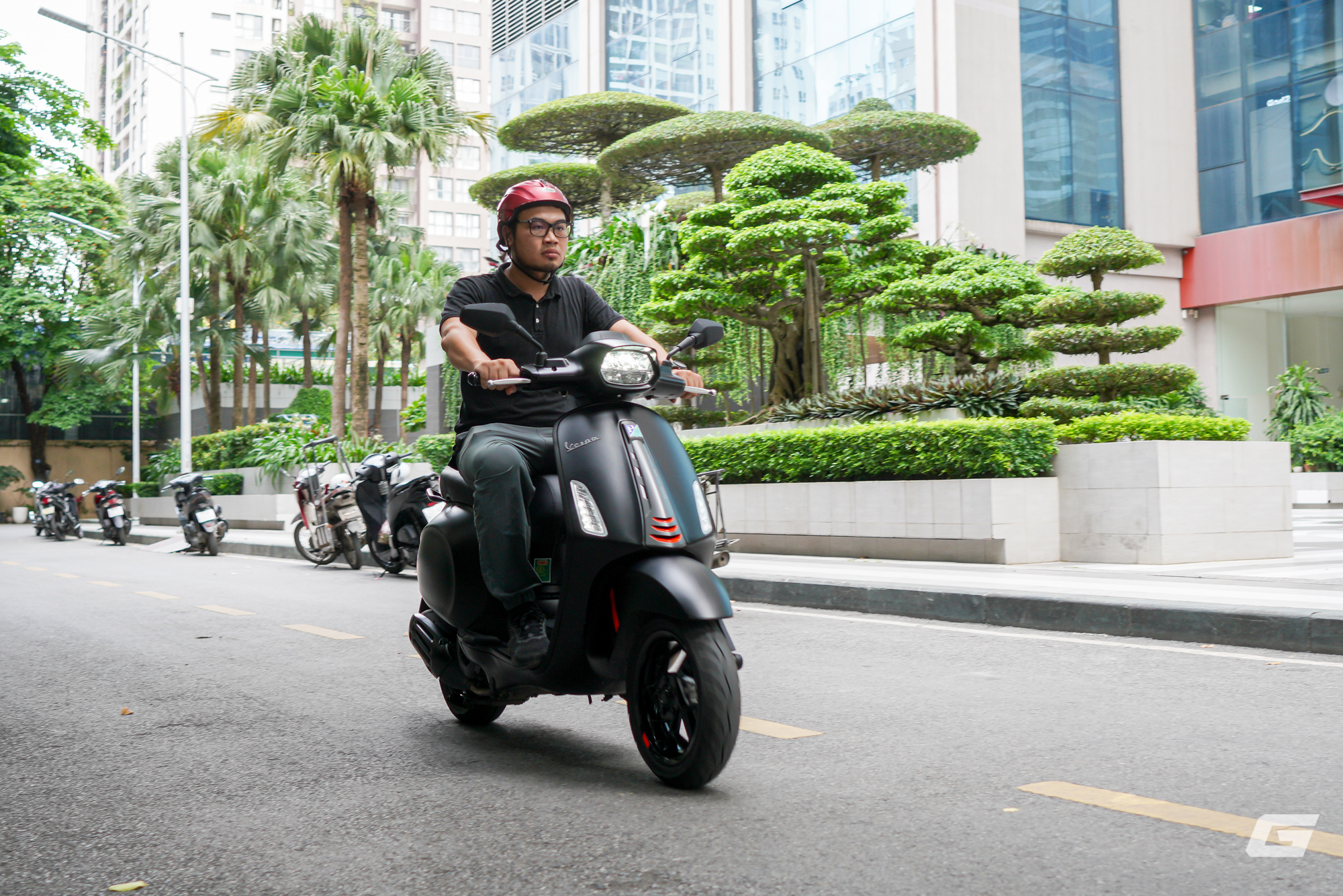 Vespa Sprint S 125 2025: Vận hành linh hoạt, mức tiêu thụ nhiên liệu thực tế chỉ từ 2.3L/100Km- Ảnh 16. Vespa Sprint S 125 2025: Vận hành linh hoạt, mức tiêu thụ nhiên liệu thực tế chỉ từ 2.3L/100Km- Ảnh 16.