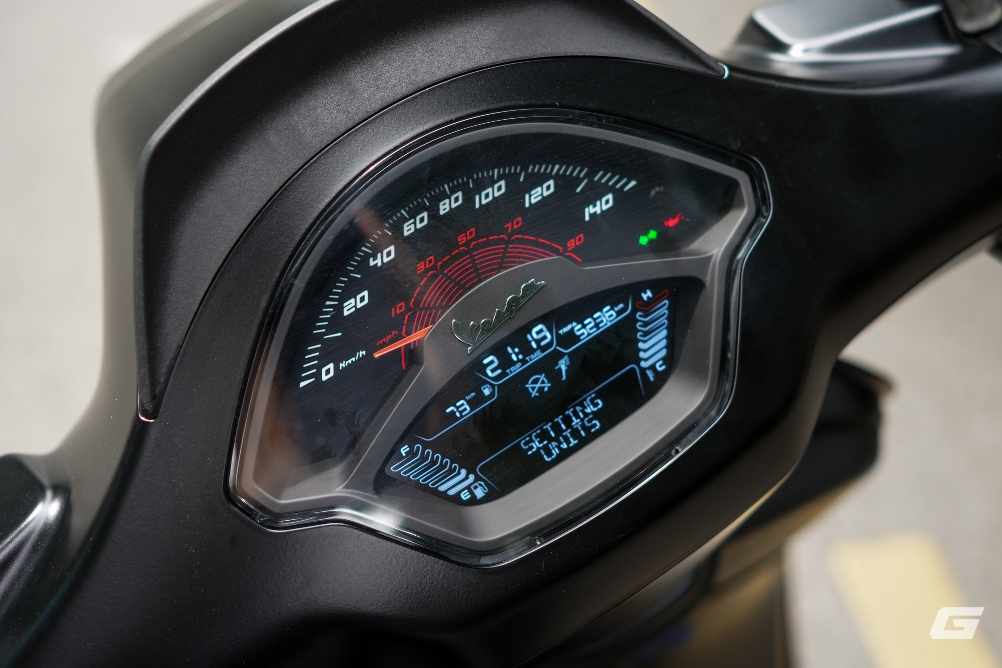 Vespa Sprint S 125 2025: Vận hành linh hoạt, mức tiêu thụ nhiên liệu thực tế chỉ từ 2.3L/100Km- Ảnh 7. Vespa Sprint S 125 2025: Vận hành linh hoạt, mức tiêu thụ nhiên liệu thực tế chỉ từ 2.3L/100Km- Ảnh 7.