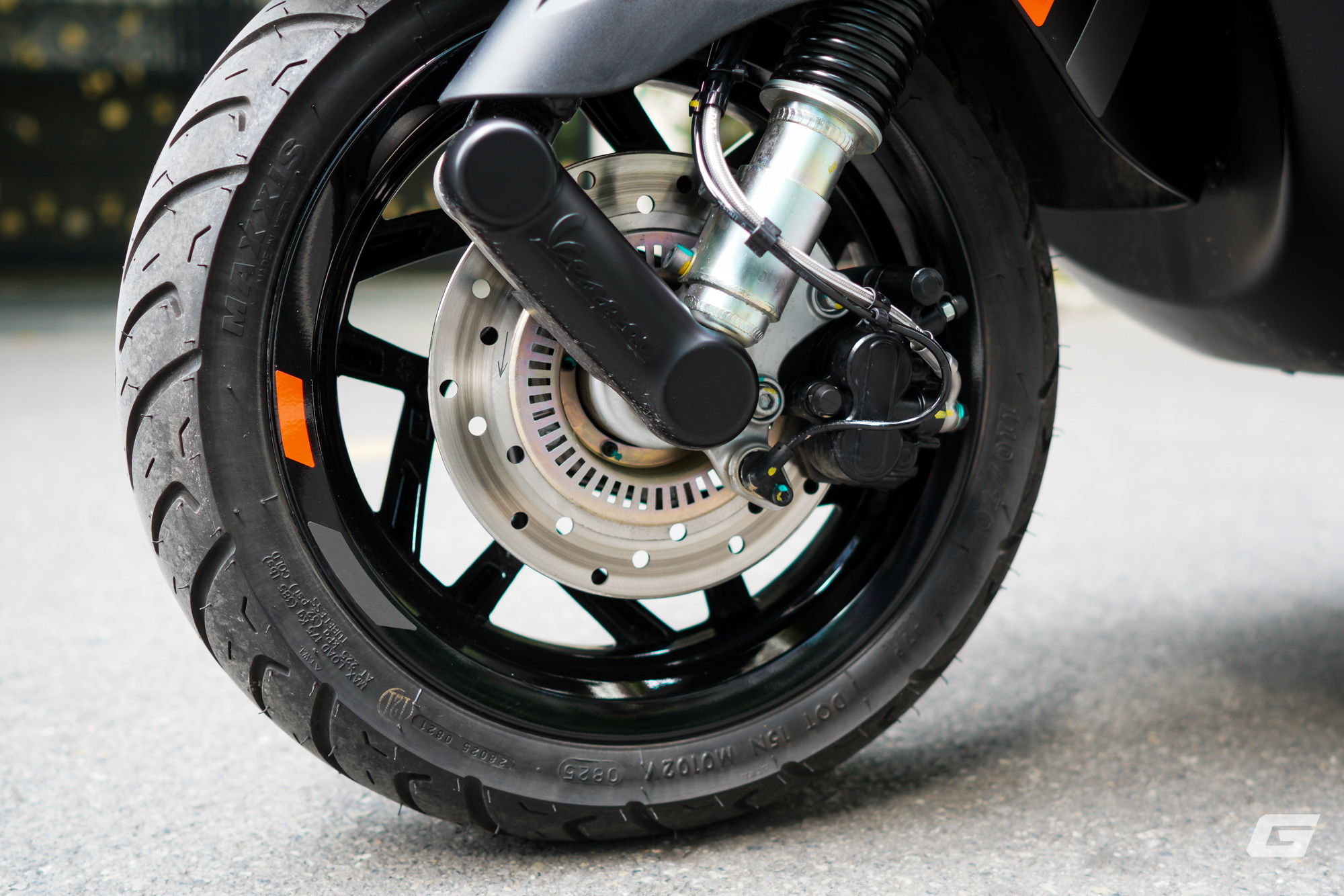 Vespa Sprint S 125 2025: Vận hành linh hoạt, mức tiêu thụ nhiên liệu thực tế chỉ từ 2.3L/100Km- Ảnh 8. Vespa Sprint S 125 2025: Vận hành linh hoạt, mức tiêu thụ nhiên liệu thực tế chỉ từ 2.3L/100Km- Ảnh 8.