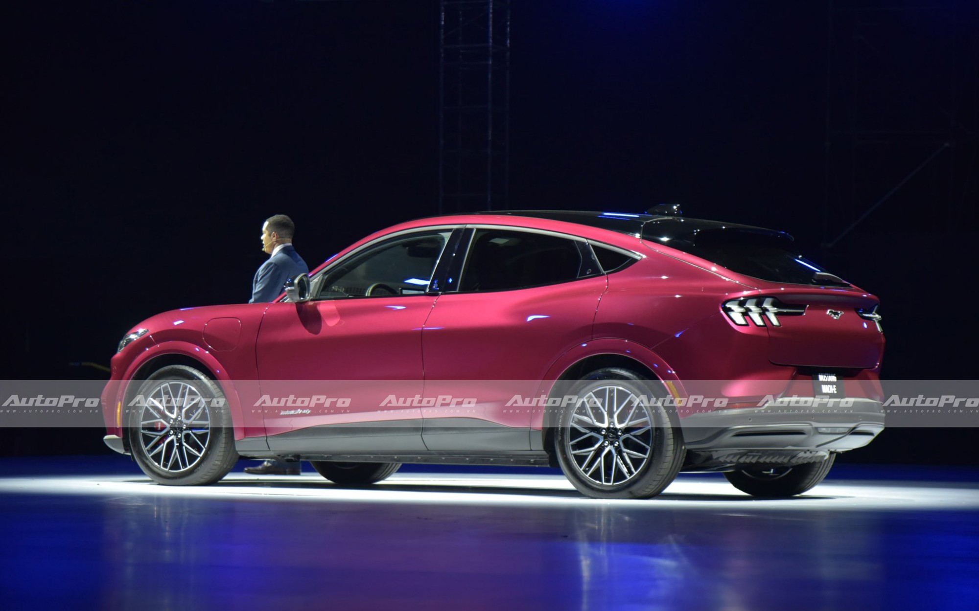 Ford Mustang Mach-E ra mắt Việt Nam: Giá 2,599 tỷ đồng, mạnh gần 400hp, đầy pin dư sức chạy Hà Nội - Quảng Bình- Ảnh 4.