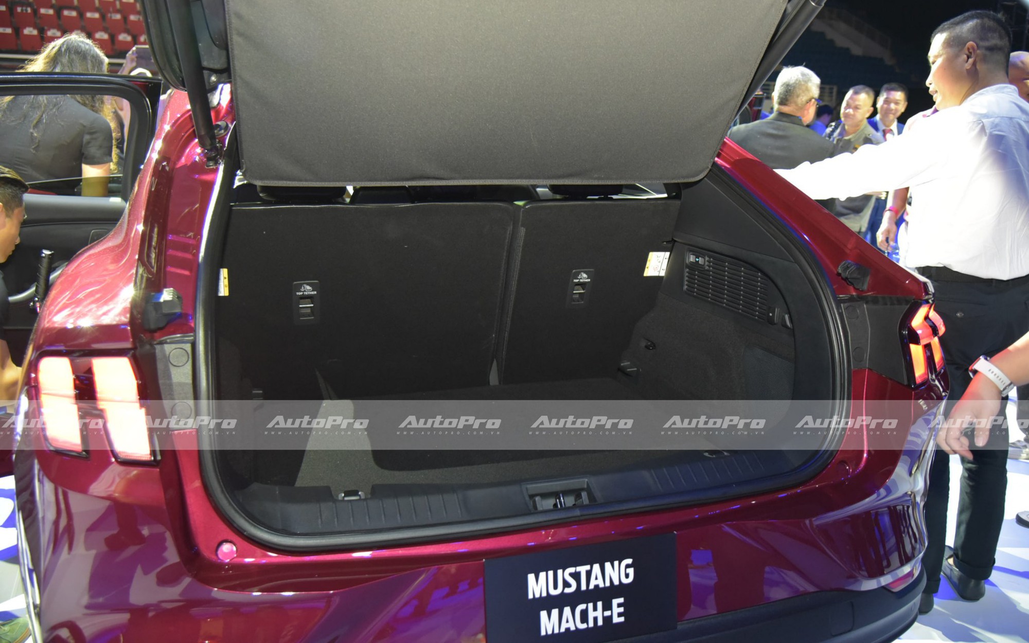 Ford Mustang Mach-E ra mắt Việt Nam: Giá 2,599 tỷ đồng, mạnh gần 400hp, đầy pin dư sức chạy Hà Nội - Quảng Bình- Ảnh 12.