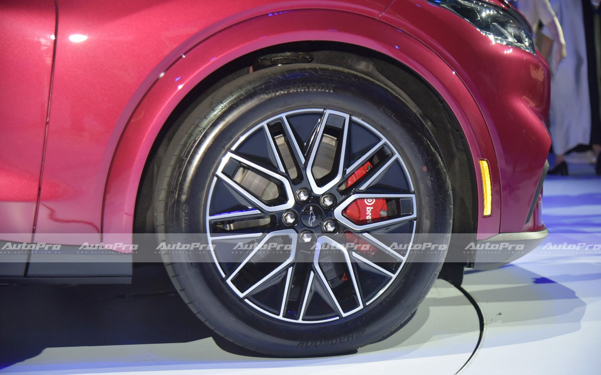 Ford Mustang Mach-E ra mắt Việt Nam: Giá 2,599 tỷ đồng, mạnh gần 400hp, đầy pin dư sức chạy Hà Nội - Quảng Bình- Ảnh 7.