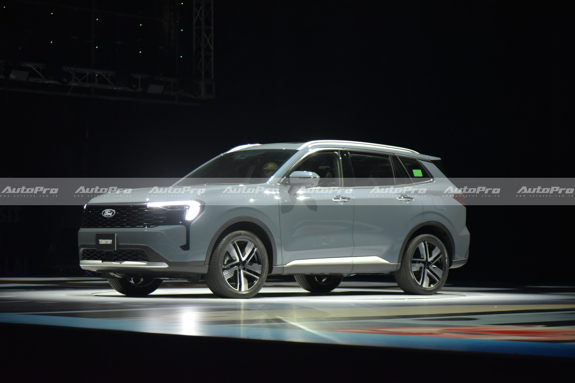 Ford Territory 2025 ra mắt Việt Nam: 3 bản, giá từ 762 triệu đồng, thay đổi thiết kế và tiện nghi đấu CX-5, Tucson- Ảnh 2.