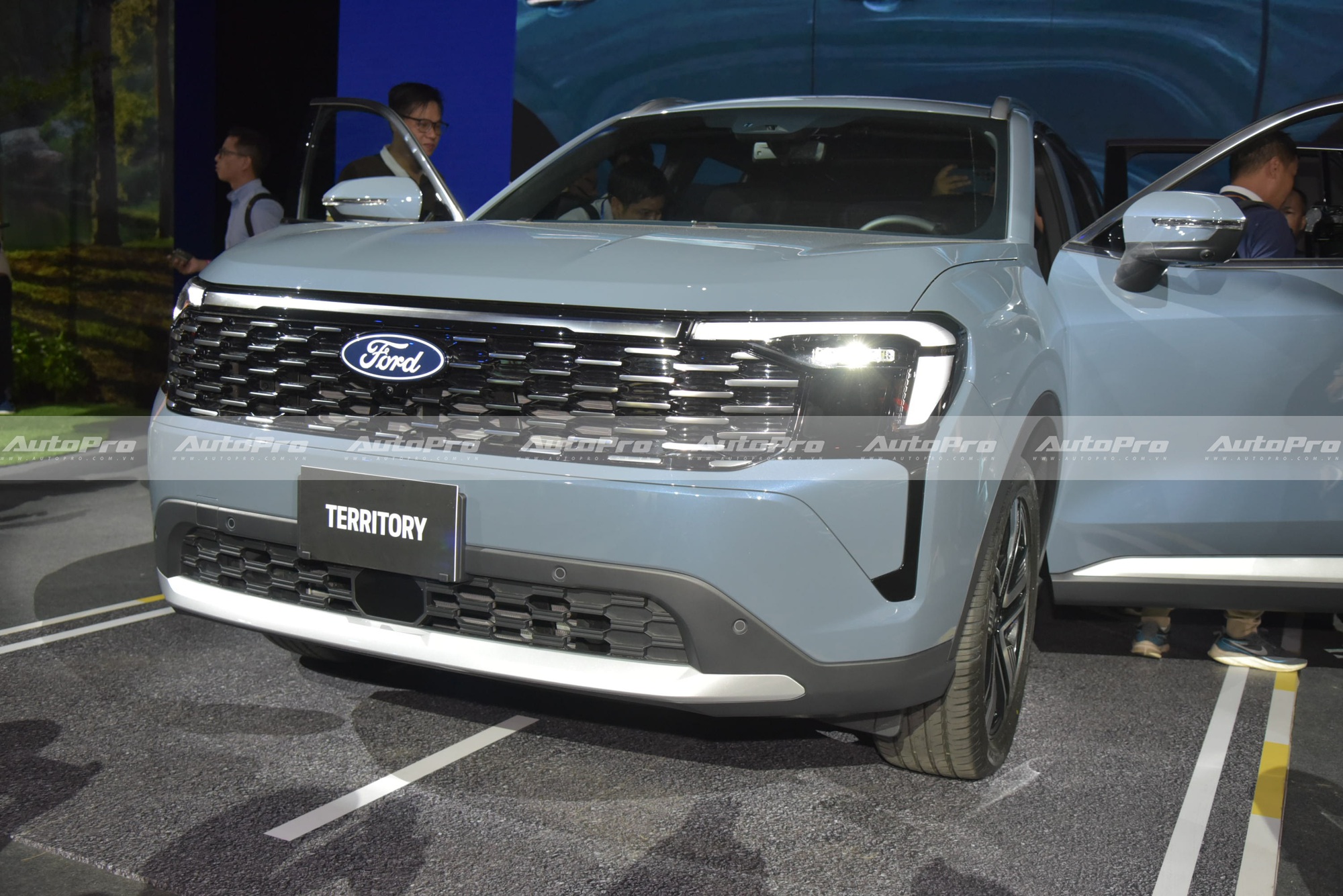 Ford Territory 2025 ra mắt Việt Nam: 3 bản, giá từ 762 triệu đồng, thay đổi thiết kế và tiện nghi đấu CX-5, Tucson- Ảnh 3.