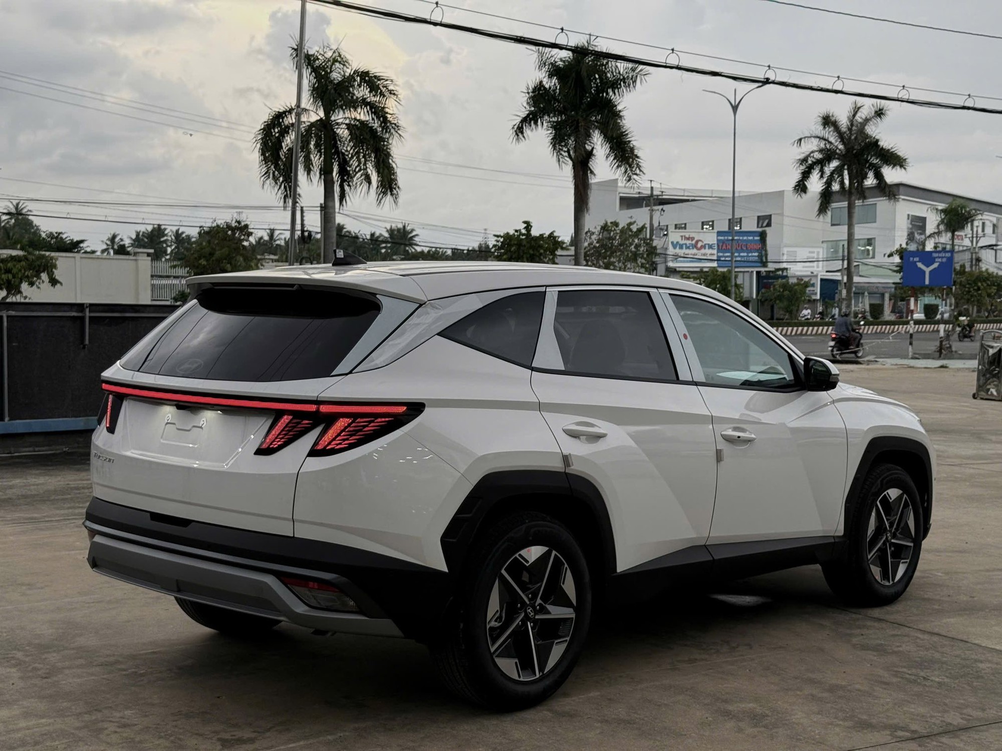 Cùng giá khoảng 850 triệu đồng chọn Ford Territory, Mazda CX-5 hay Hyundai Tucson: Đều ‘ngập’ công nghệ, có ADAS nhưng vẫn còn nhiều điểm khác biệt- Ảnh 6.