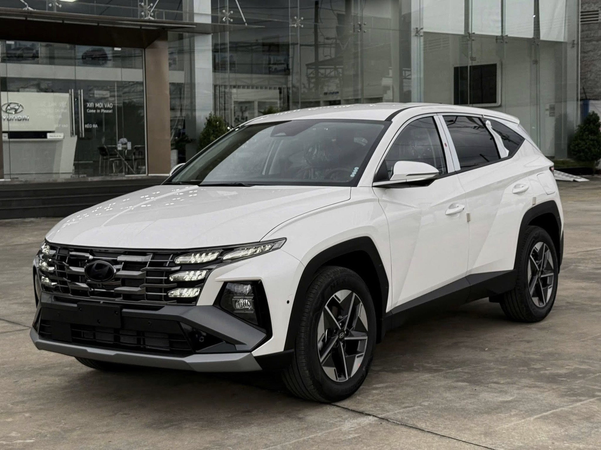 Cùng giá khoảng 850 triệu đồng chọn Ford Territory, Mazda CX-5 hay Hyundai Tucson: Đều ‘ngập’ công nghệ, có ADAS nhưng vẫn còn nhiều điểm khác biệt- Ảnh 3.