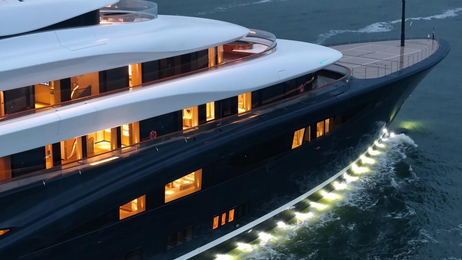 Lần đầu tiên được trang bị công nghệ này - siêu du thuyền 645 triệu USD của Bill Gates có thể chạy 1 tuần không tốn một giọt dầu diesel, được gọi là 'cột mốc mới của ngành hàng hải'- Ảnh 1. Lần đầu tiên được trang bị công nghệ này - siêu du thuyền 645 triệu USD của Bill Gates có thể chạy 1 tuần không tốn một giọt dầu diesel, được gọi là 'cột mốc mới của ngành hàng hải'- Ảnh 1.