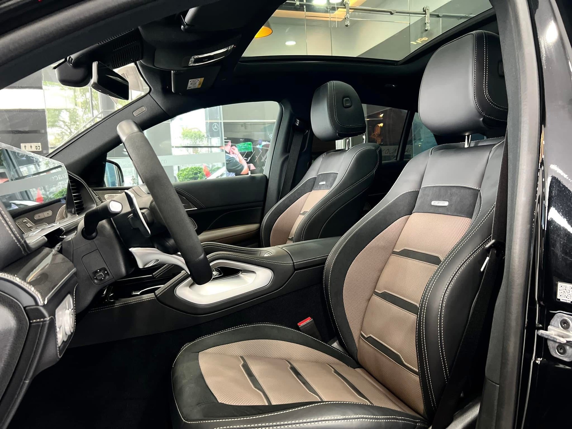 Mercedes-AMG GLE 53 giảm giá ‘kịch sàn’ còn gần 3,6 tỷ tại đại lý: Rẻ hơn Land Cruiser cả tỷ đồng, người mua phải đánh đổi một điều- Ảnh 8.