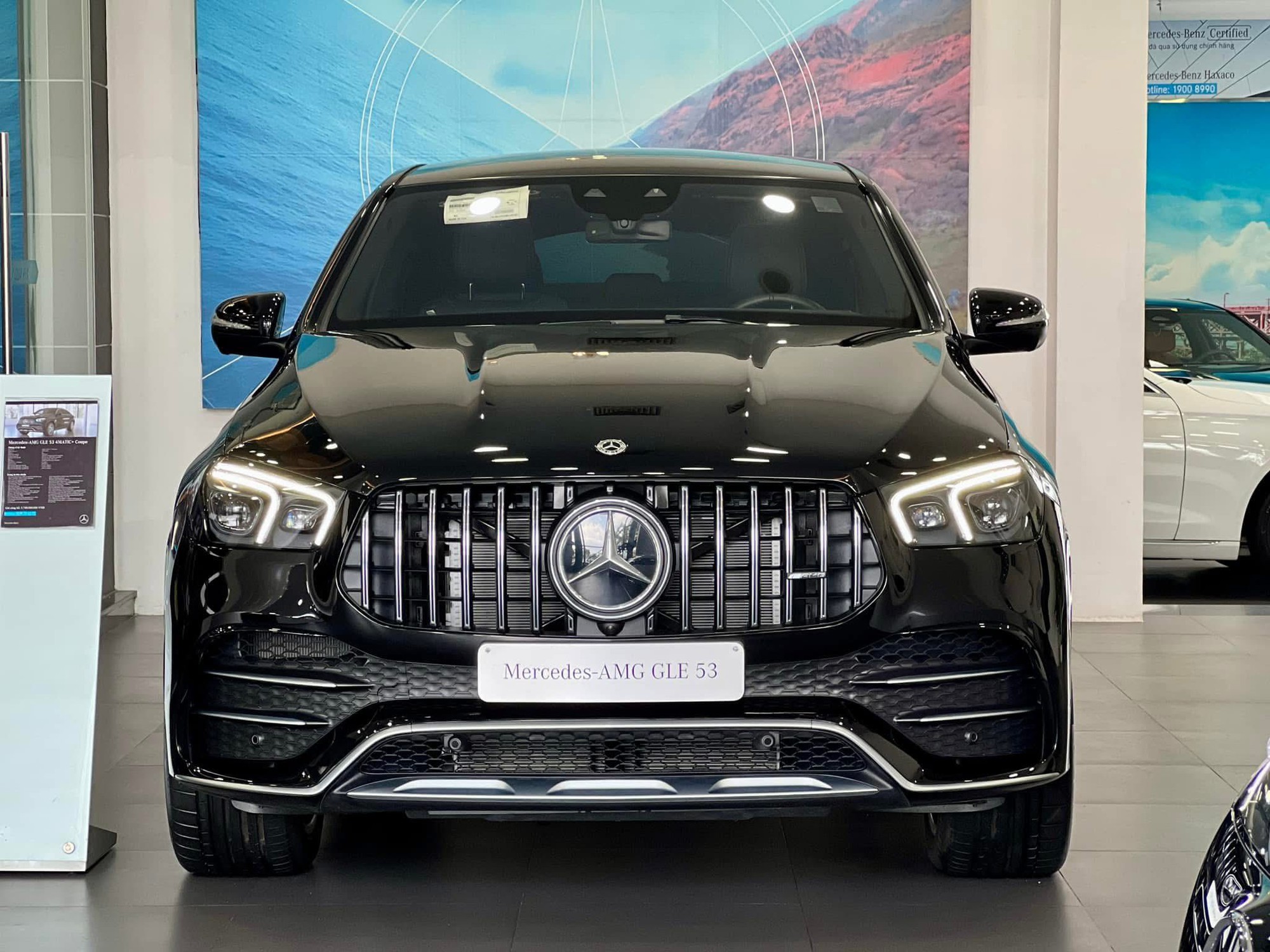 Mercedes-AMG GLE 53 giảm giá ‘kịch sàn’ còn gần 3,6 tỷ tại đại lý: Rẻ hơn Land Cruiser cả tỷ đồng, người mua phải đánh đổi một điều- Ảnh 2.