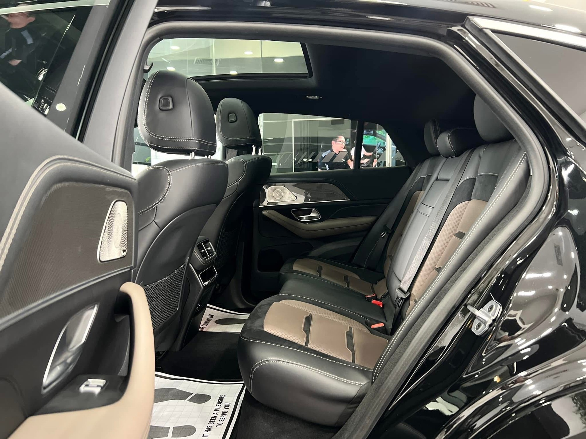 Mercedes-AMG GLE 53 giảm giá ‘kịch sàn’ còn gần 3,6 tỷ tại đại lý: Rẻ hơn Land Cruiser cả tỷ đồng, người mua phải đánh đổi một điều- Ảnh 9.