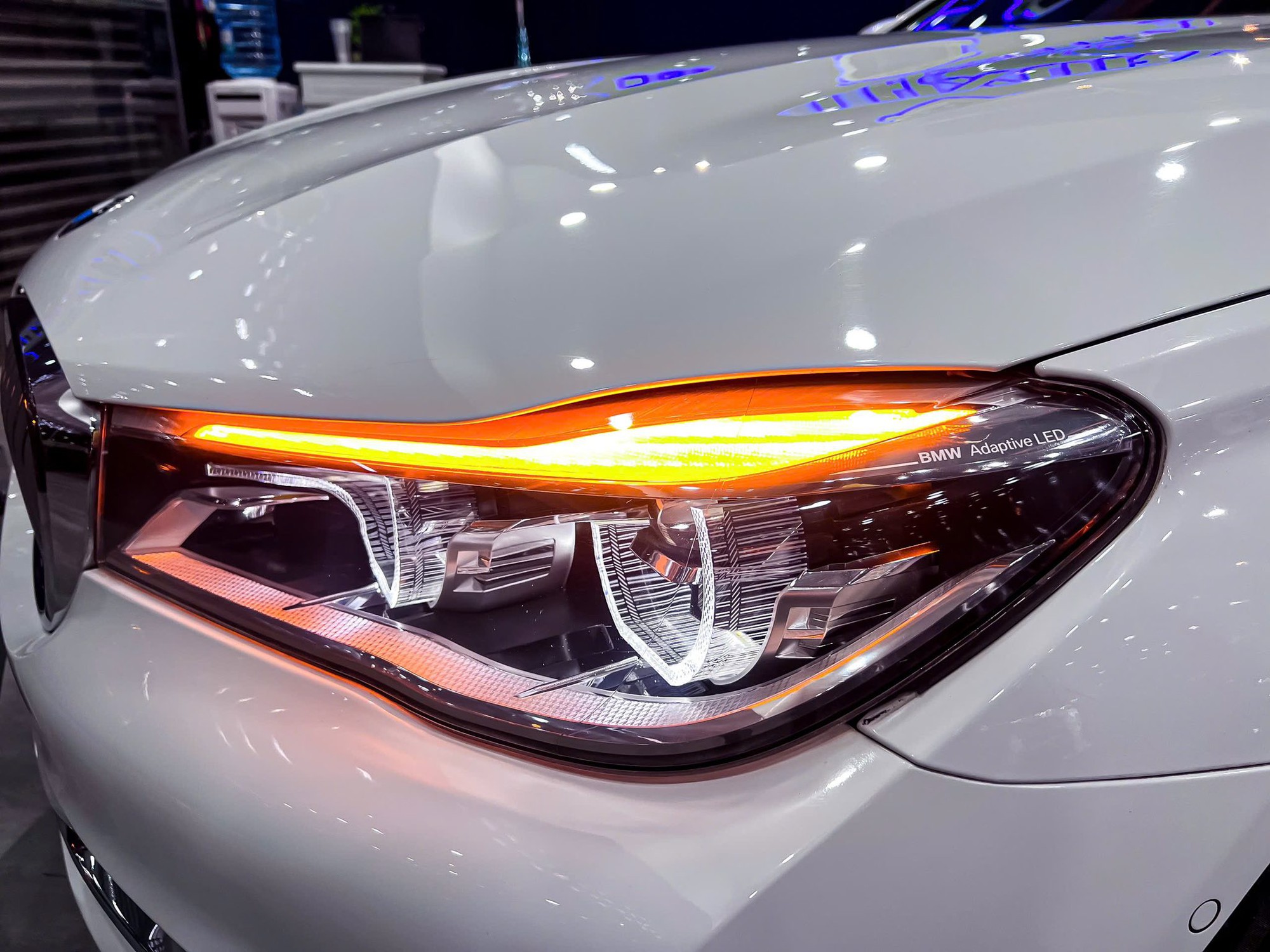 Chiếc BMW 7-Series giá 1,2 tỷ này sẽ khiến người dùng cân nhắc thay vì mua Toyota Camry 'base' mới: Dù cũ vẫn vượt nhiều trang bị, song vẫn phải chấp nhận điều này- Ảnh 5.