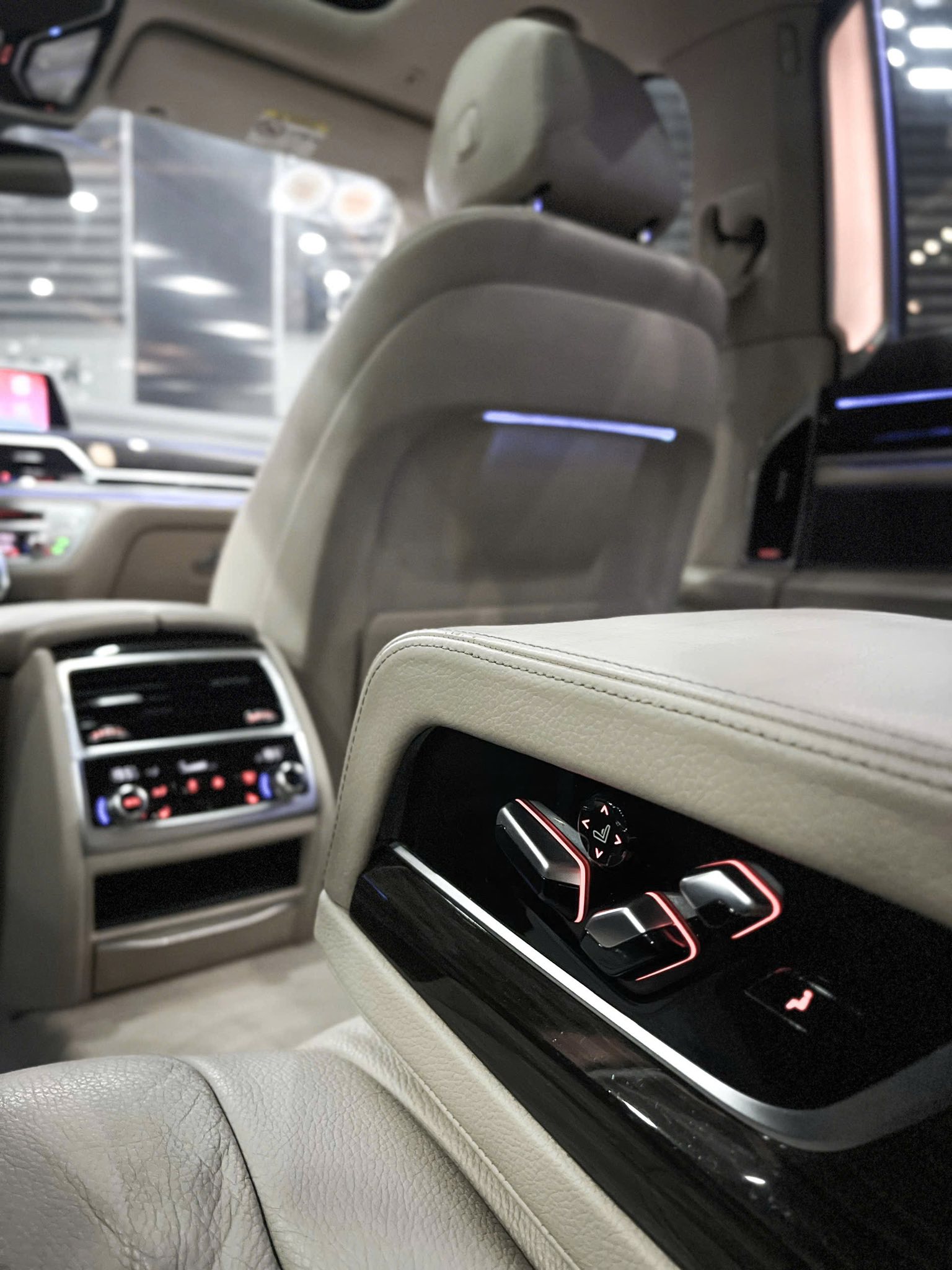Chiếc BMW 7-Series giá 1,2 tỷ này sẽ khiến người dùng cân nhắc thay vì mua Toyota Camry 'base' mới: Dù cũ vẫn vượt nhiều trang bị, song vẫn phải chấp nhận điều này- Ảnh 16.