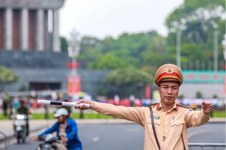 Hà Nội tạm cấm, hạn chế phương tiện tại 3 tuyến đường ngày 19/8- Ảnh 1. Hà Nội tạm cấm, hạn chế phương tiện tại 3 tuyến đường ngày 19/8- Ảnh 1.