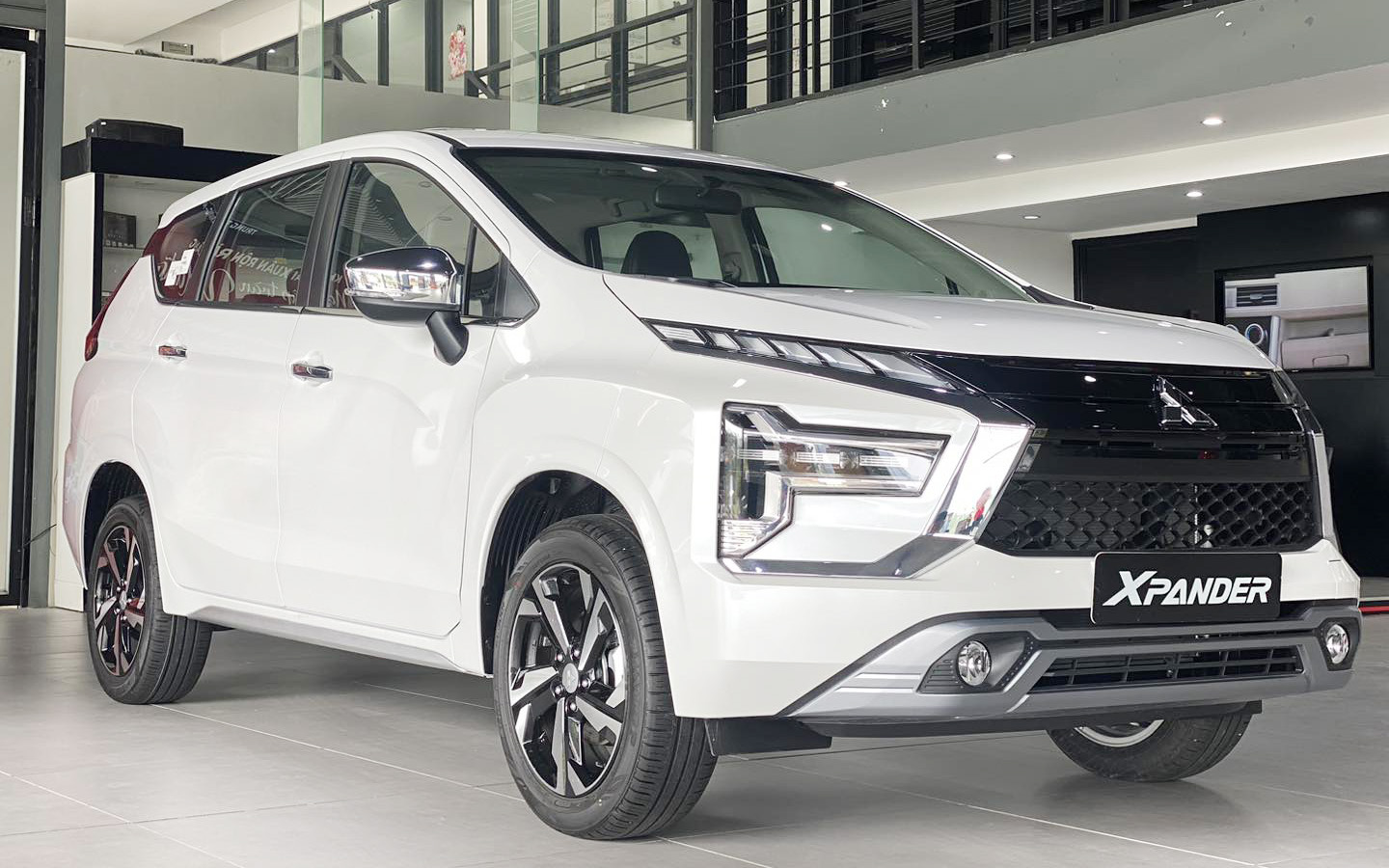 Cứ đà này, Mitsubishi Xpander dễ thành xe xăng bán chạy nhất Việt Nam năm nay: Doanh số đều, khuyến mãi liên tục với giá trị lớn- Ảnh 3. Cứ đà này, Mitsubishi Xpander dễ thành xe xăng bán chạy nhất Việt Nam năm nay: Doanh số đều, khuyến mãi liên tục với giá trị lớn- Ảnh 3.