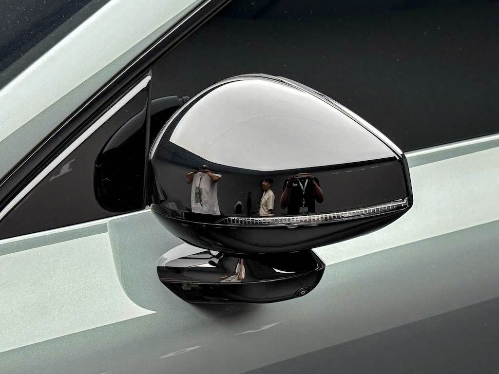 Volvo XC70 đầu tiên xuất xưởng: Trông như xe điện nhưng là PHEV, máy xăng 1.5L 161 mã lực kèm 3 mô-tơ điện- Ảnh 7.