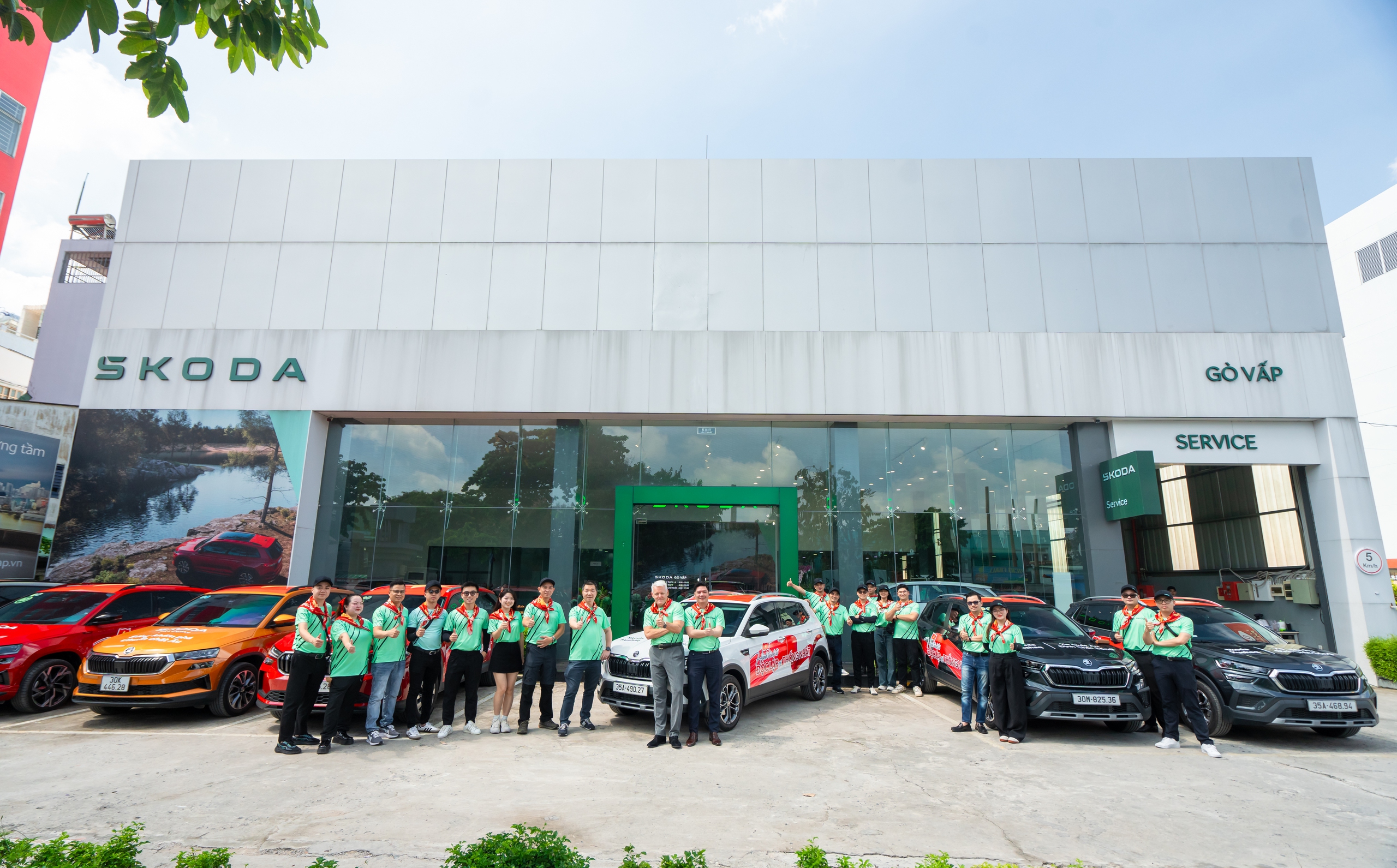 Khởi động hành trình ‘Từ Độc Lập tới Thống Nhất’: Hơn chục chiếc Skoda diễu hành qua Dinh Độc Lập trước khi lên đường xuyên Việt hơn 2.000km- Ảnh 13.