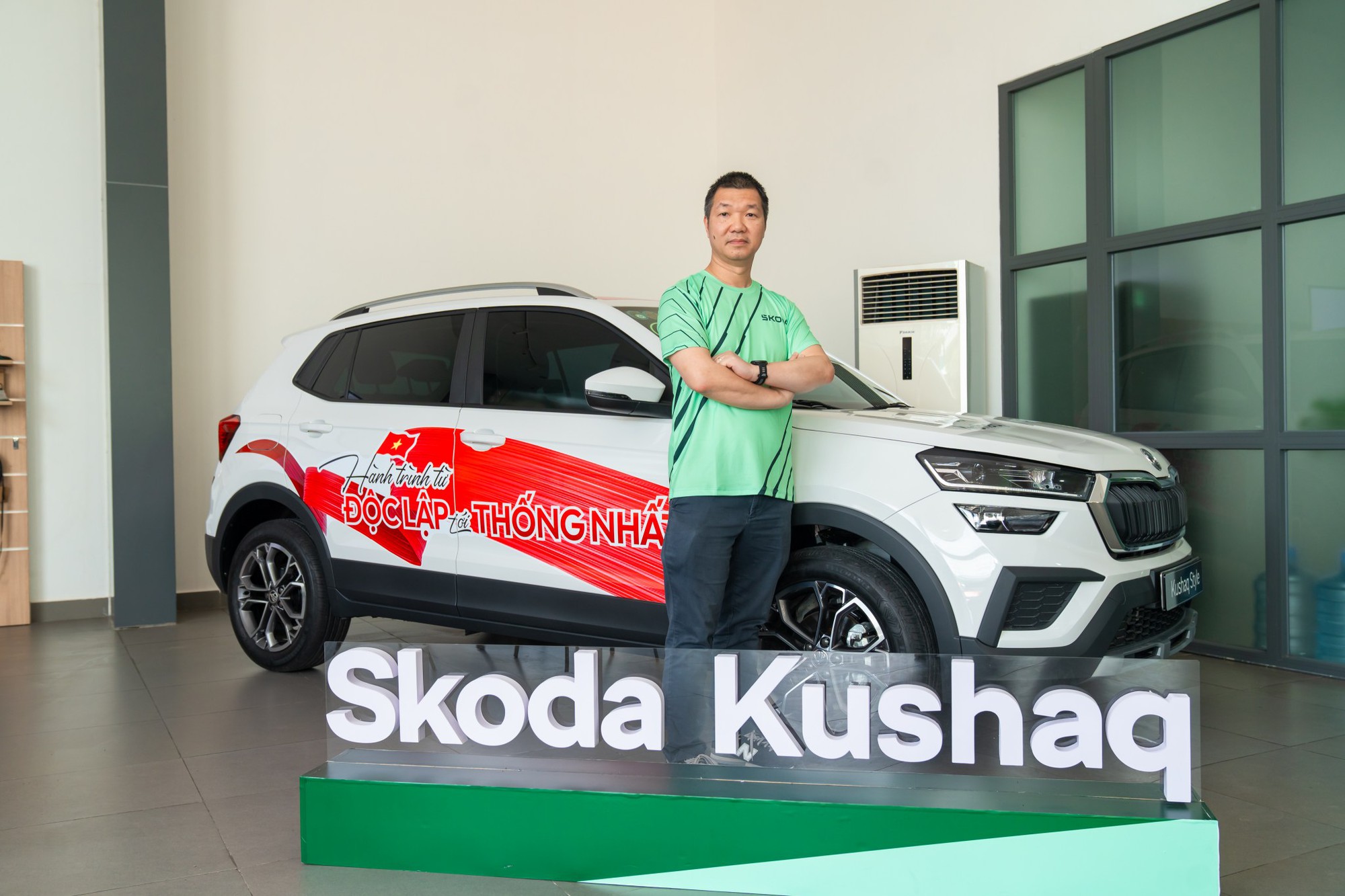 Khởi động hành trình ‘Từ Độc Lập tới Thống Nhất’: Hơn chục chiếc Skoda diễu hành qua Dinh Độc Lập trước khi lên đường xuyên Việt hơn 2.000km- Ảnh 9. Khởi động hành trình ‘Từ Độc Lập tới Thống Nhất’: Hơn chục chiếc Skoda diễu hành qua Dinh Độc Lập trước khi lên đường xuyên Việt hơn 2.000km- Ảnh 9.