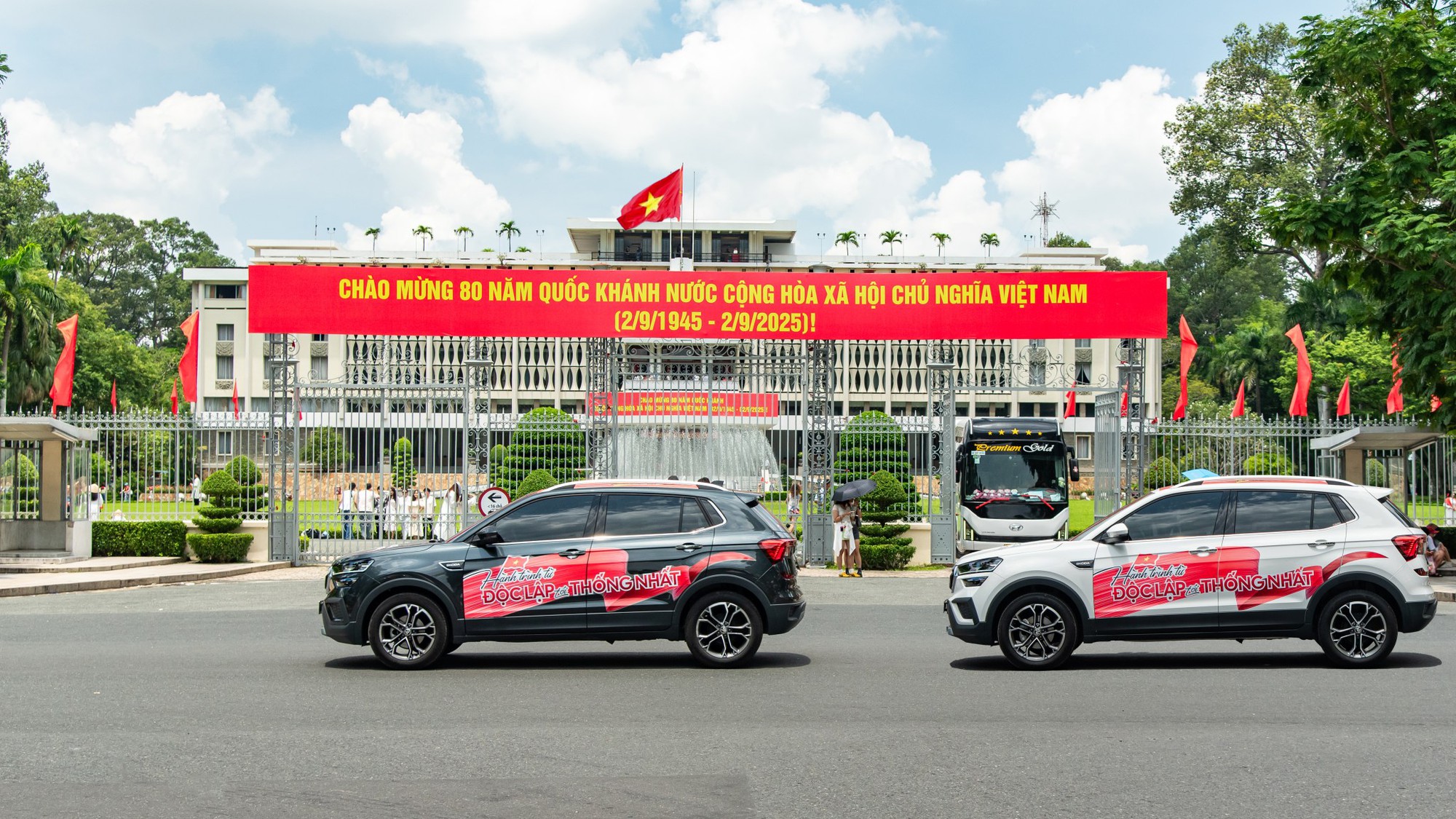 Khởi động hành trình ‘Từ Độc Lập tới Thống Nhất’: Hơn chục chiếc Skoda diễu hành qua Dinh Độc Lập trước khi lên đường xuyên Việt hơn 2.000km- Ảnh 11.