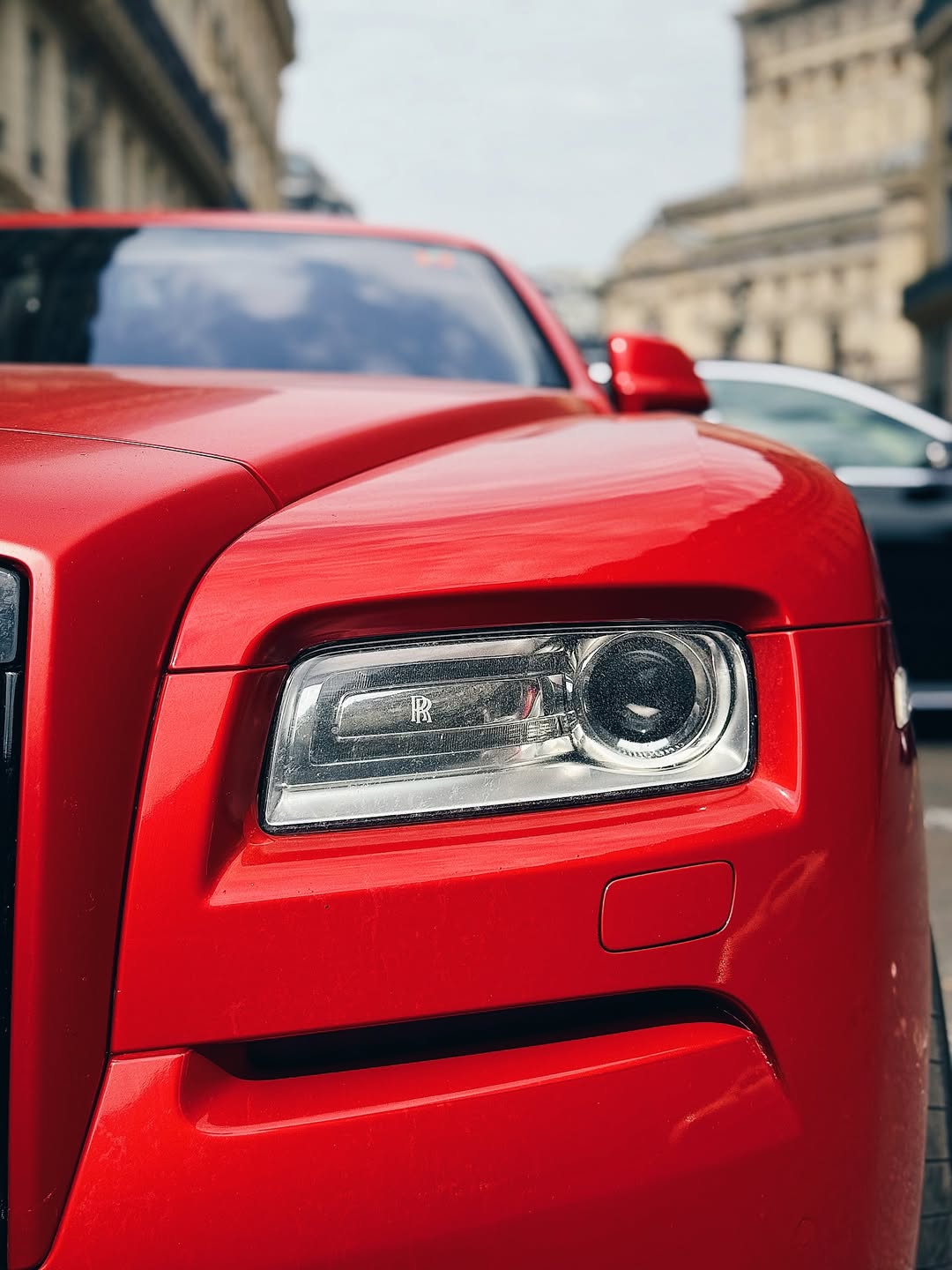 Xe Rolls-Royce 'cờ đỏ sao vàng' ở châu Âu hút 20.000 lượt tương tác, nhiều người hỏi: Sao chỉ có 3 bánh?- Ảnh 8. Xe Rolls-Royce 'cờ đỏ sao vàng' ở châu Âu hút 20.000 lượt tương tác, nhiều người hỏi: Sao chỉ có 3 bánh?- Ảnh 8.