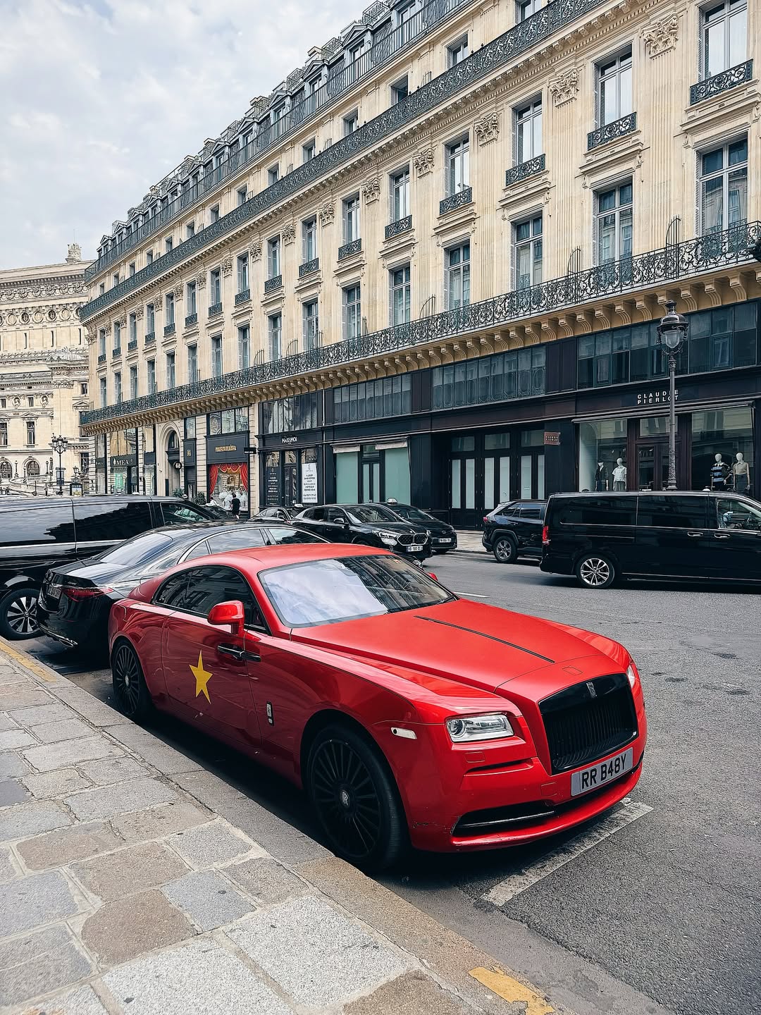 Xe Rolls-Royce 'cờ đỏ sao vàng' ở châu Âu hút 20.000 lượt tương tác, nhiều người hỏi: Sao chỉ có 3 bánh?- Ảnh 5. Xe Rolls-Royce 'cờ đỏ sao vàng' ở châu Âu hút 20.000 lượt tương tác, nhiều người hỏi: Sao chỉ có 3 bánh?- Ảnh 5.