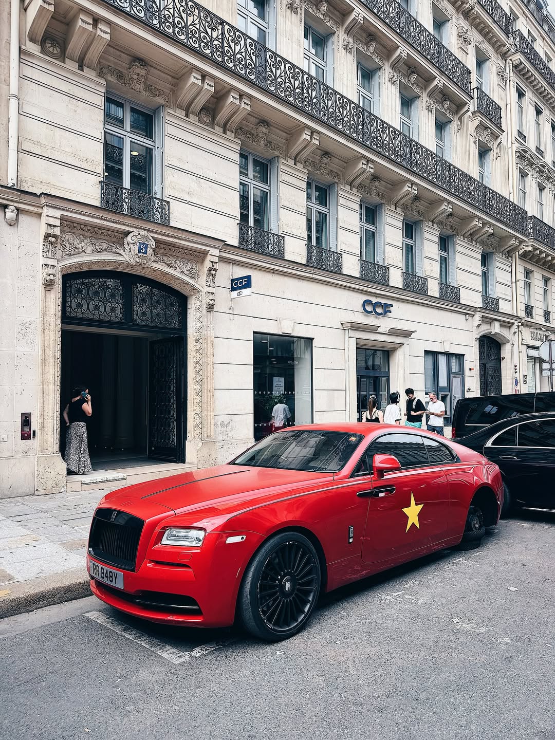 Xe Rolls-Royce 'cờ đỏ sao vàng' ở châu Âu hút 20.000 lượt tương tác, nhiều người hỏi: Sao chỉ có 3 bánh?- Ảnh 2. Xe Rolls-Royce 'cờ đỏ sao vàng' ở châu Âu hút 20.000 lượt tương tác, nhiều người hỏi: Sao chỉ có 3 bánh?- Ảnh 2.