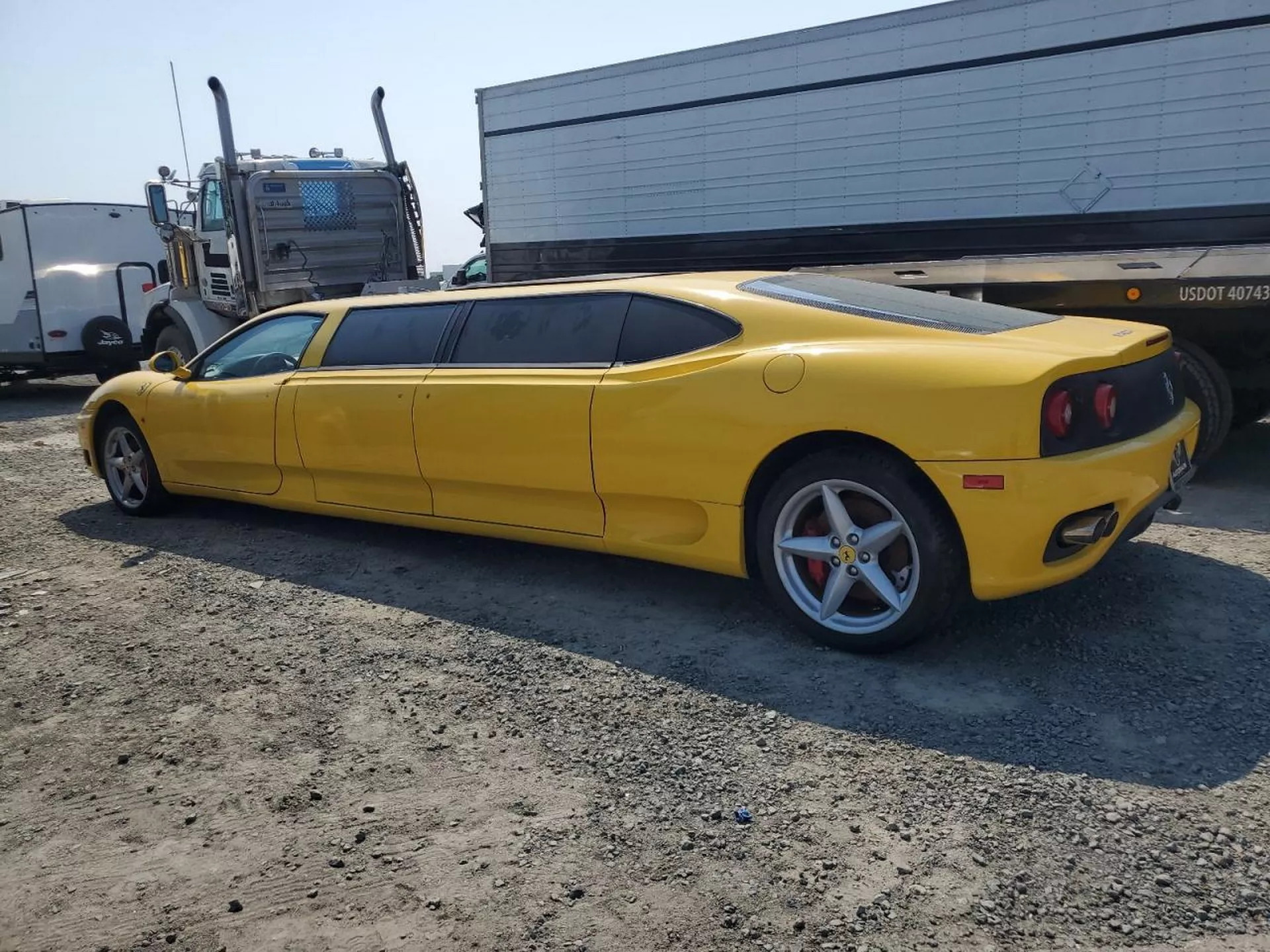Chiếc Ferrari này nhìn thì hay nhưng rao bán mãi nhiều năm không được, lý do lại đến từ bản độ cực kỳ tâm huyết và độc đáo- Ảnh 2.