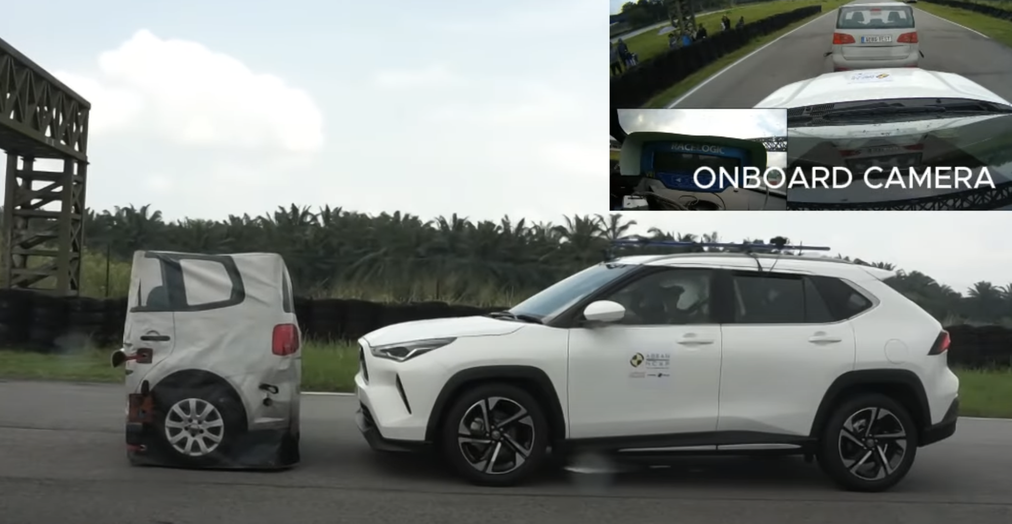Ai chê Toyota Yaris Cross vỏ mỏng thì nên xem clip này: Đâm nát đầu, bẹp hông mà người vẫn được bảo vệ, điểm an toàn ngang Xforce- Ảnh 5.