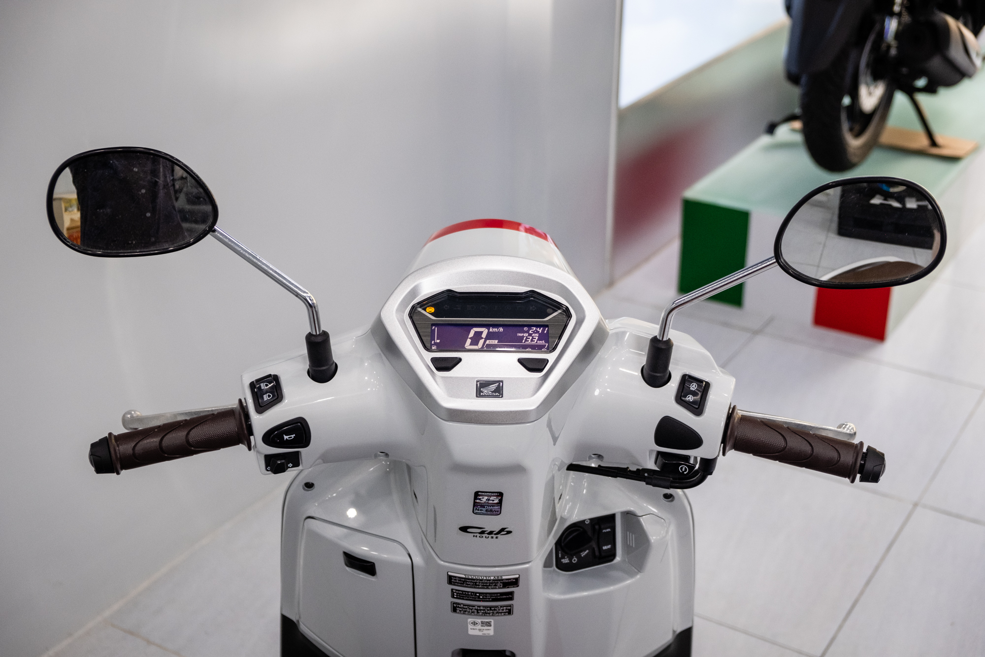 'Cận cảnh' hàng hiếm Honda Giorno+ SC35 ThaiGP đầu tiên về Việt Nam, giới hạn 99 chiếc trên toàn thế giới, giá có thể cả trăm triệu- Ảnh 9.