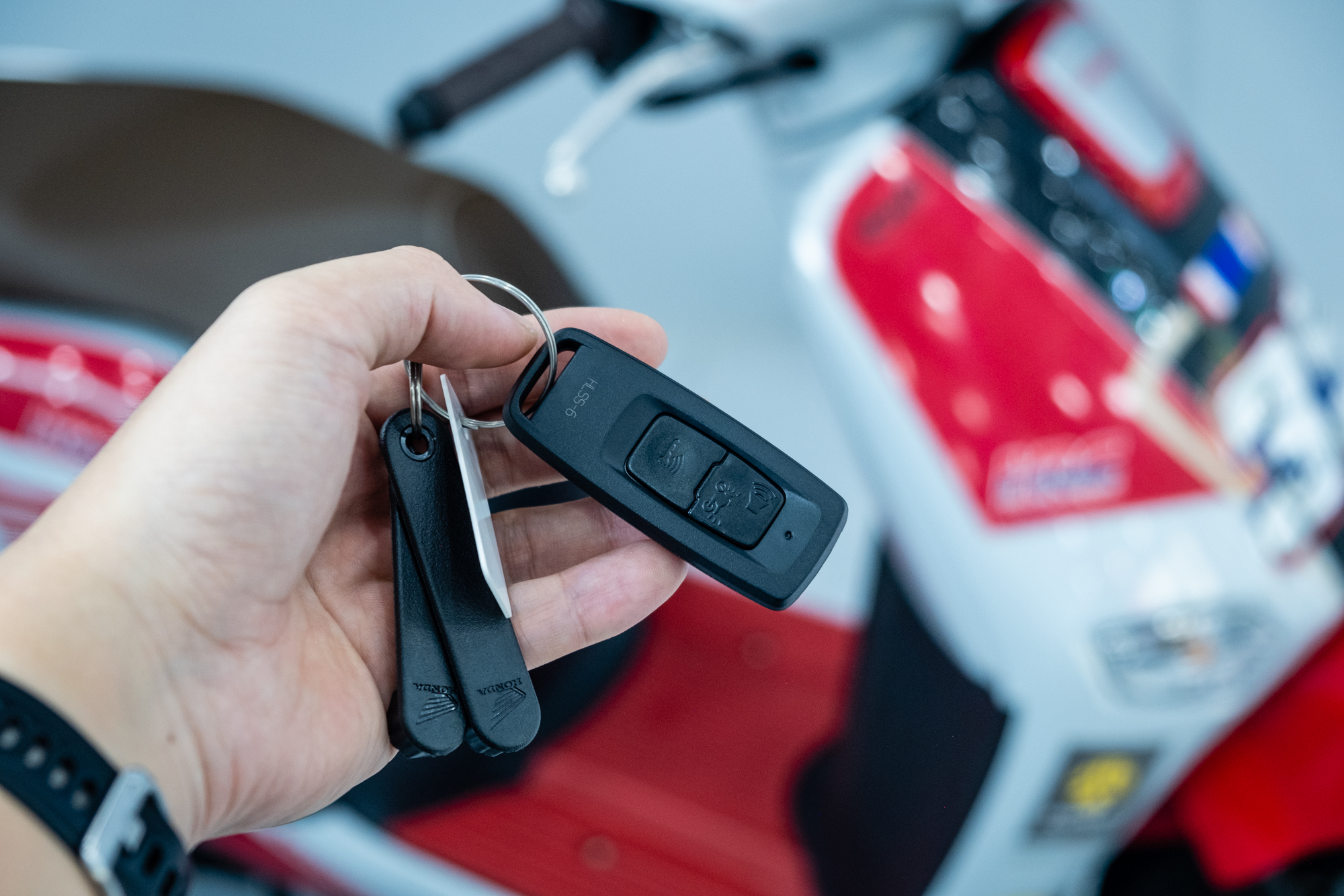 'Cận cảnh' hàng hiếm Honda Giorno+ SC35 ThaiGP đầu tiên về Việt Nam, giới hạn 99 chiếc trên toàn thế giới, giá có thể cả trăm triệu- Ảnh 22.