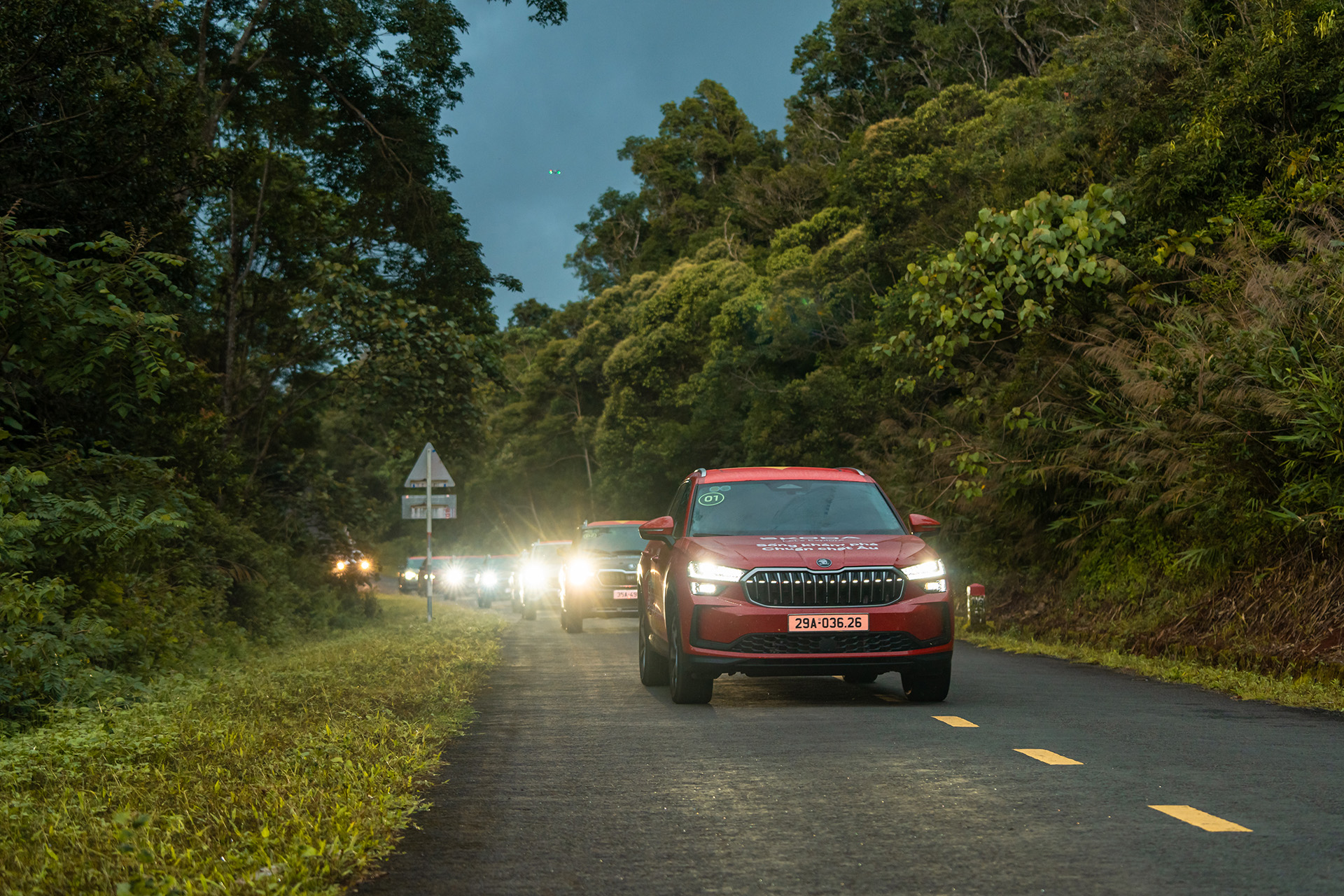 Đoàn xe Skoda vượt 400km tới Buôn Ma Thuột: Băng rừng, xuyên mưa trắng trời mới thấy rõ khung gầm quan trọng thế nào- Ảnh 7.