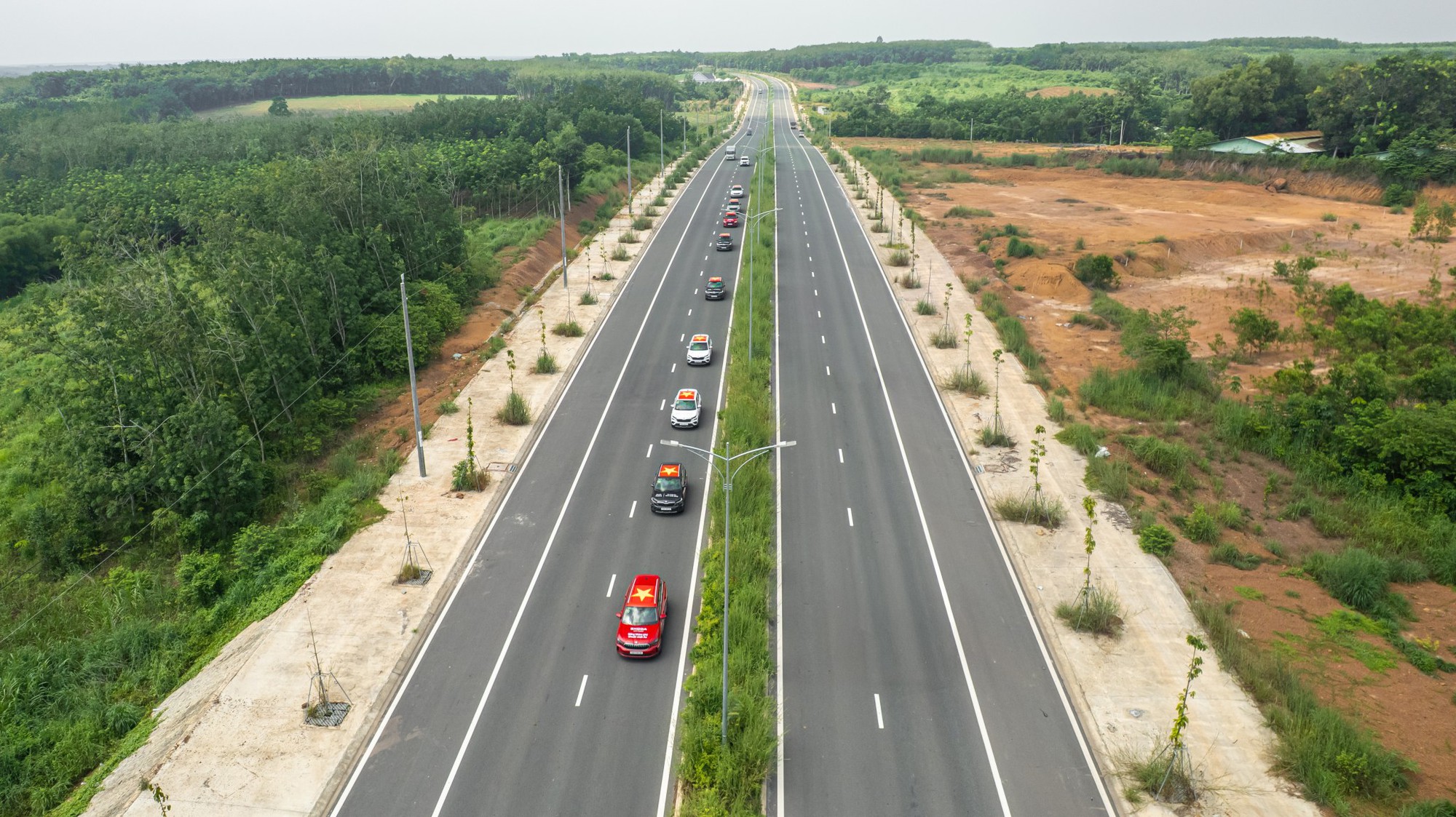Đoàn xe Skoda vượt 400km tới Buôn Ma Thuột: Băng rừng, xuyên mưa trắng trời mới thấy rõ khung gầm quan trọng thế nào- Ảnh 11.
