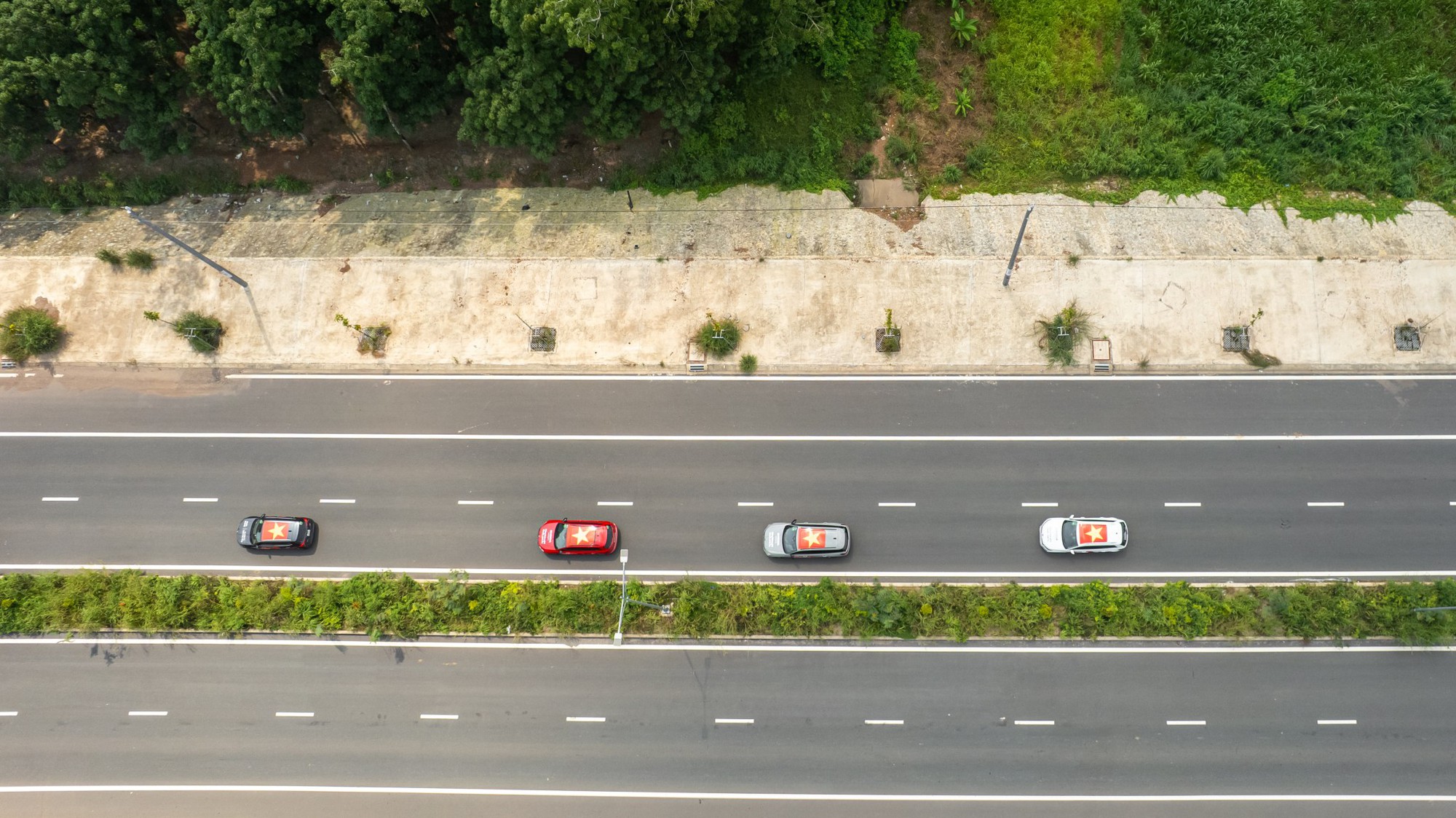 Đoàn xe Skoda vượt 400km tới Buôn Ma Thuột: Băng rừng, xuyên mưa trắng trời mới thấy rõ khung gầm quan trọng thế nào- Ảnh 12.