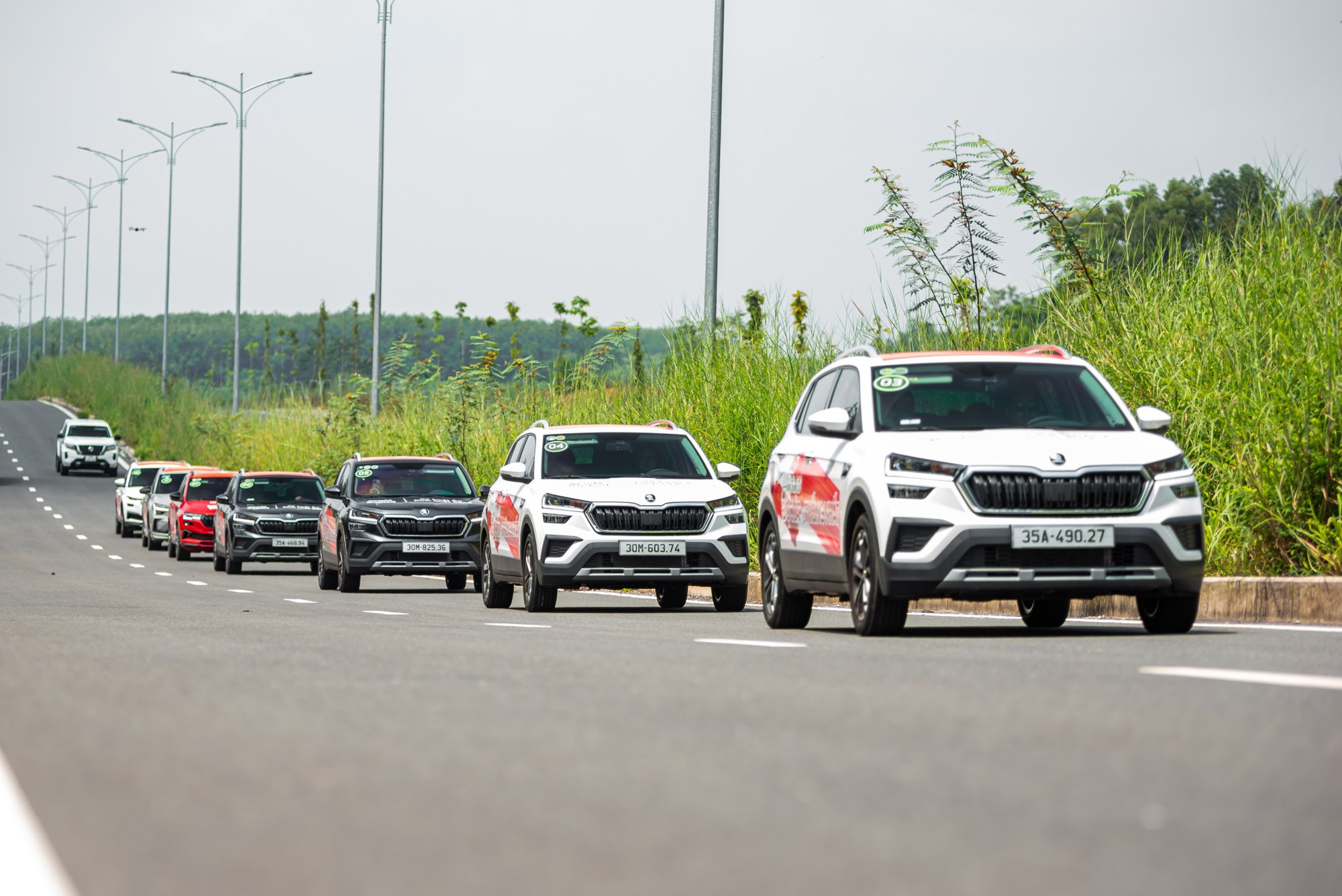 Đoàn xe Skoda vượt 400km tới Buôn Ma Thuột: Băng rừng, xuyên mưa trắng trời mới thấy rõ khung gầm quan trọng thế nào- Ảnh 17.