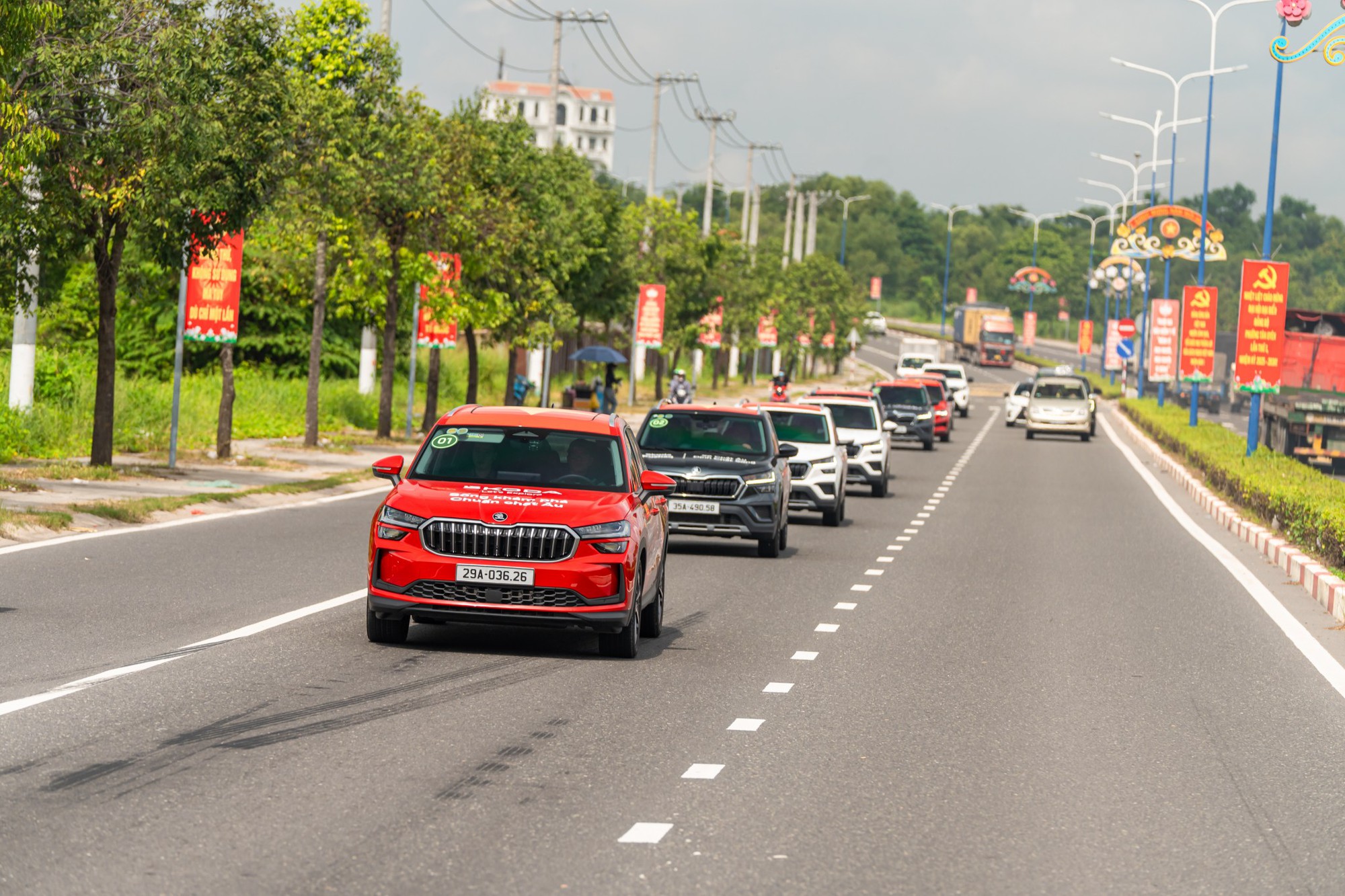 Đoàn xe Skoda vượt 400km tới Buôn Ma Thuột: Băng rừng, xuyên mưa trắng trời mới thấy rõ khung gầm quan trọng thế nào- Ảnh 2.