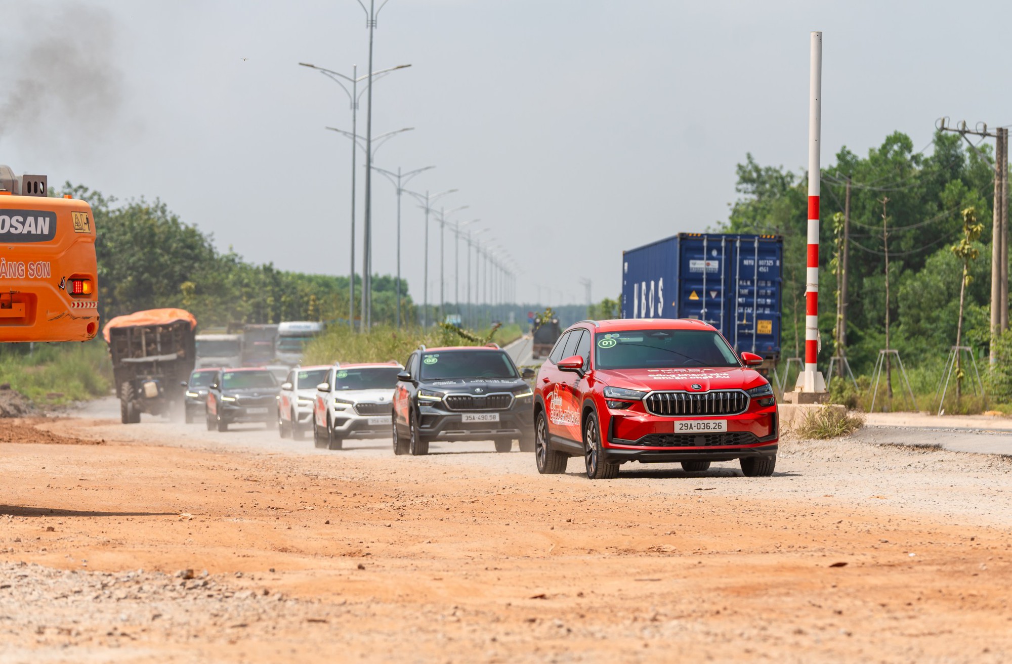 Đoàn xe Skoda vượt 400km tới Buôn Ma Thuột: Băng rừng, xuyên mưa trắng trời mới thấy rõ khung gầm quan trọng thế nào- Ảnh 18.
