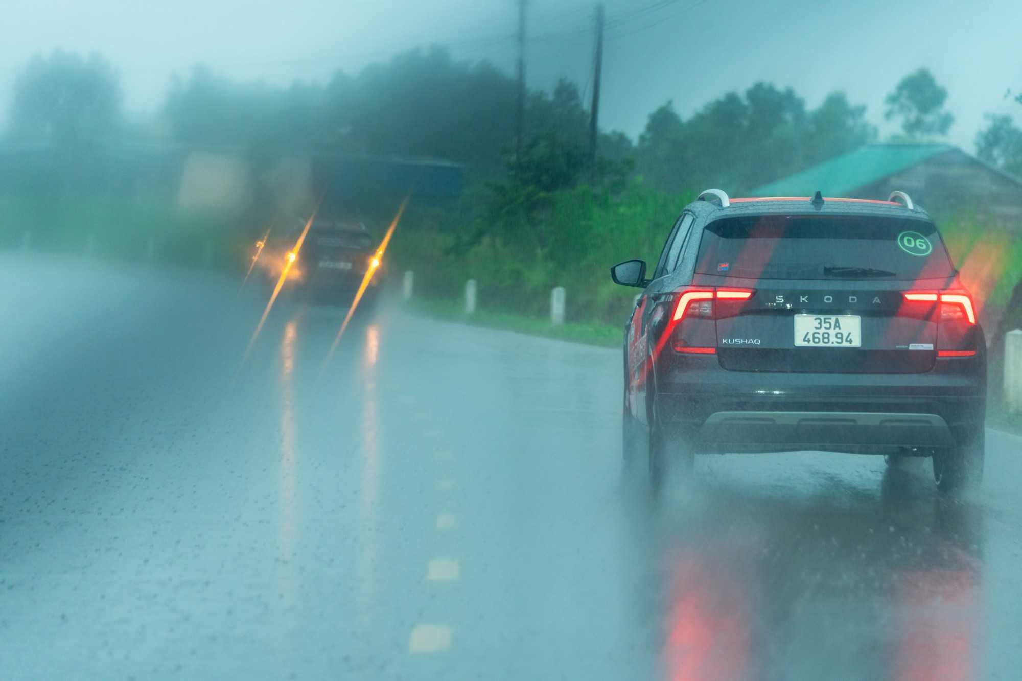 Đoàn xe Skoda vượt 400km tới Buôn Ma Thuột: Băng rừng, xuyên mưa trắng trời mới thấy rõ khung gầm quan trọng thế nào- Ảnh 9.