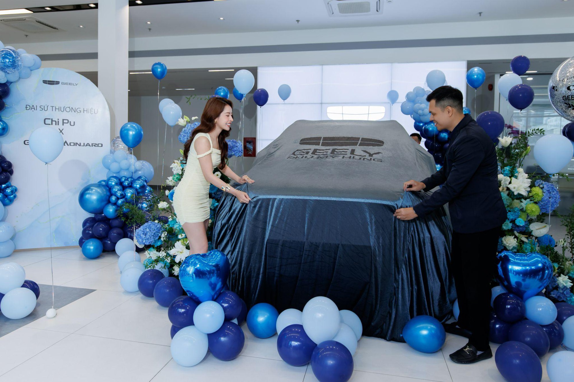 Chi Pu trải nghiệm SUV Geely Monjaro: Ghế massage, dàn loa Infinity, cửa sổ trời panorama- Ảnh 1. Chi Pu trải nghiệm SUV Geely Monjaro: Ghế massage, dàn loa Infinity, cửa sổ trời panorama- Ảnh 1.