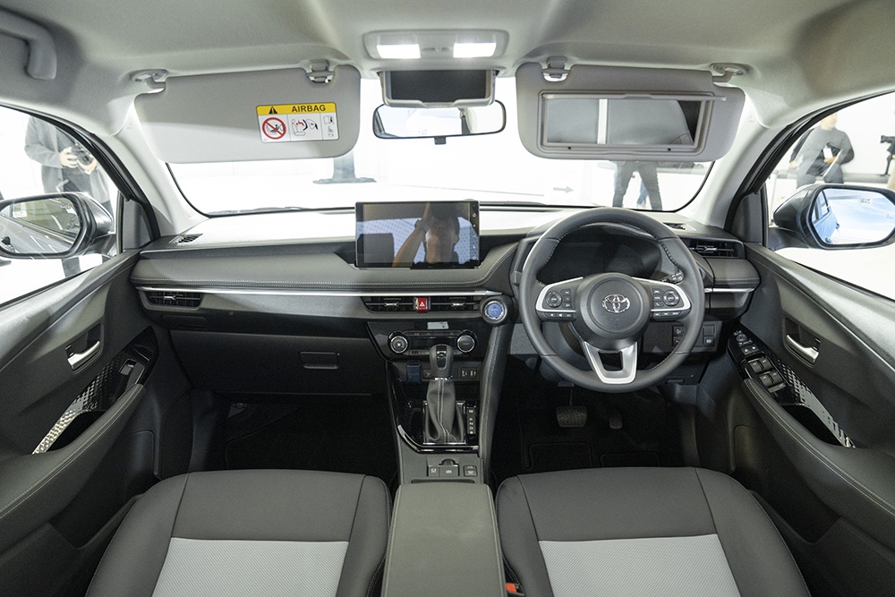 Toyota Vios hybrid ra mắt ĐNÁ: Chung động cơ Yaris Cross HEV, mạnh 110 mã lực, giá quy đổi từ 580 triệu- Ảnh 4.