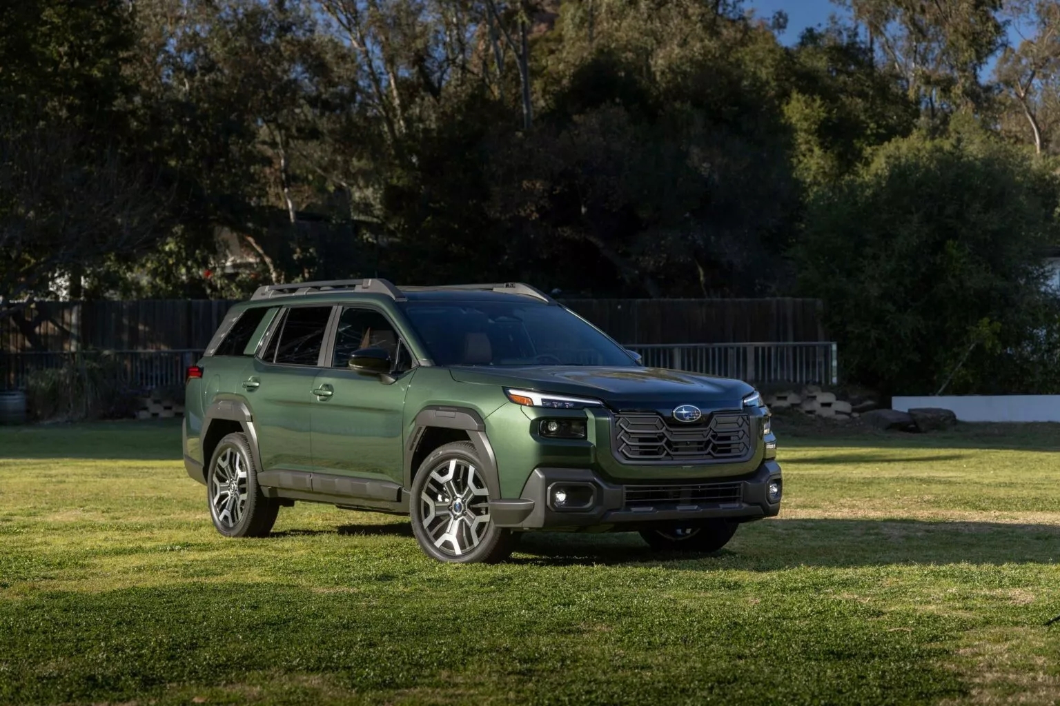 Subaru Outback 2026 lột xác thành SUV thực thụ: Dáng vuông như Land Rover, có bản 260 mã lực, giá tăng mạnh- Ảnh 2. Subaru Outback 2026 lột xác thành SUV thực thụ: Dáng vuông như Land Rover, có bản 260 mã lực, giá tăng mạnh- Ảnh 2.