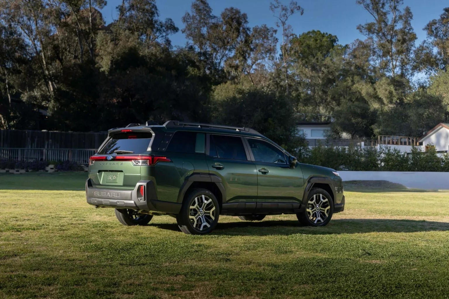 Subaru Outback 2026 lột xác thành SUV thực thụ: Dáng vuông như Land Rover, có bản 260 mã lực, giá tăng mạnh- Ảnh 4. Subaru Outback 2026 lột xác thành SUV thực thụ: Dáng vuông như Land Rover, có bản 260 mã lực, giá tăng mạnh- Ảnh 4.