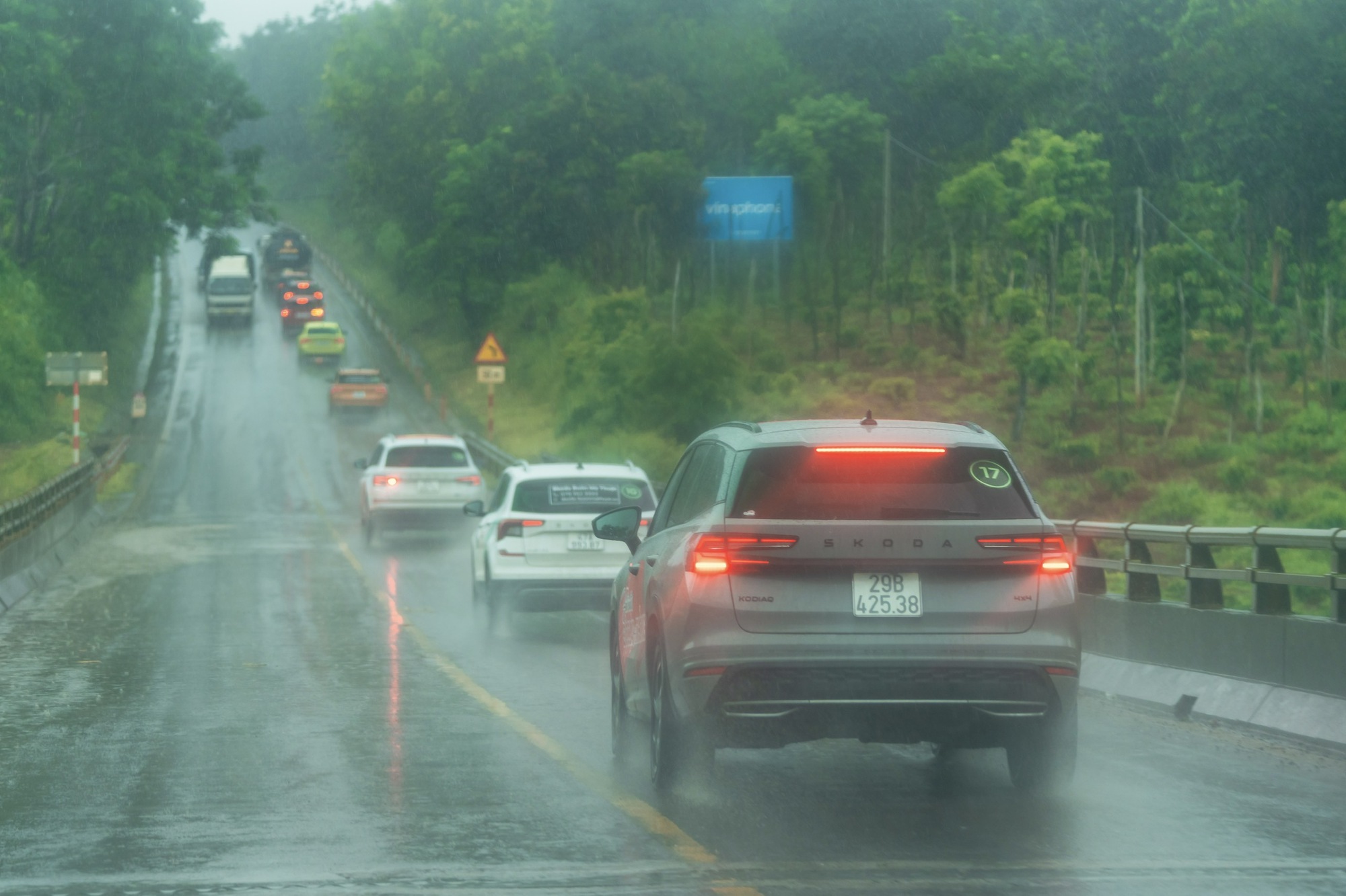 Chia tay Tây Nguyên đại ngàn, đoàn xe Skoda xuôi về miền biển: Hơn 300km với nhiều cung bậc và phần thưởng chỉ dành cho người xứng đáng- Ảnh 24.