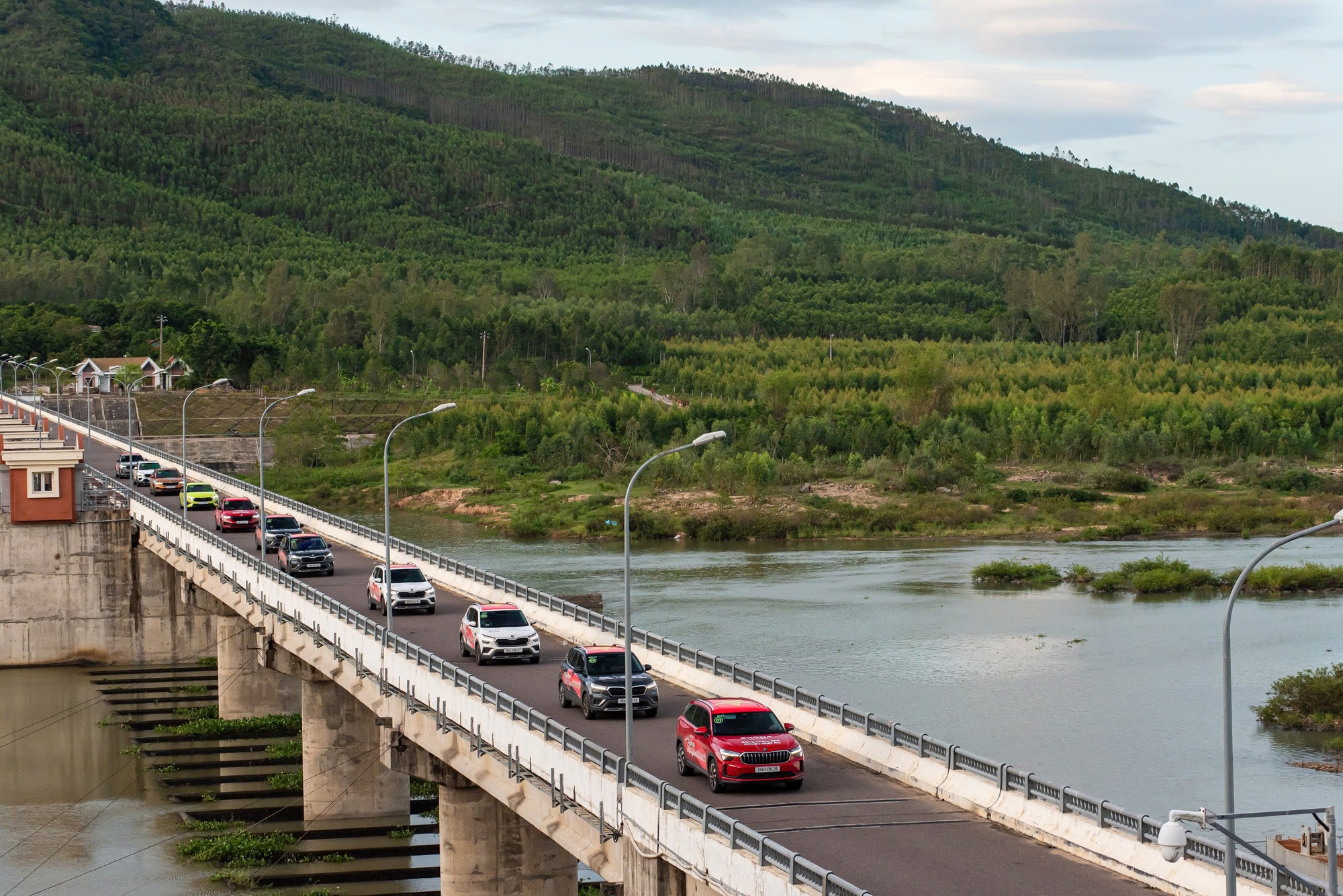 Chia tay Tây Nguyên đại ngàn, đoàn xe Skoda xuôi về miền biển: Hơn 300km với nhiều cung bậc và phần thưởng chỉ dành cho người xứng đáng- Ảnh 17.