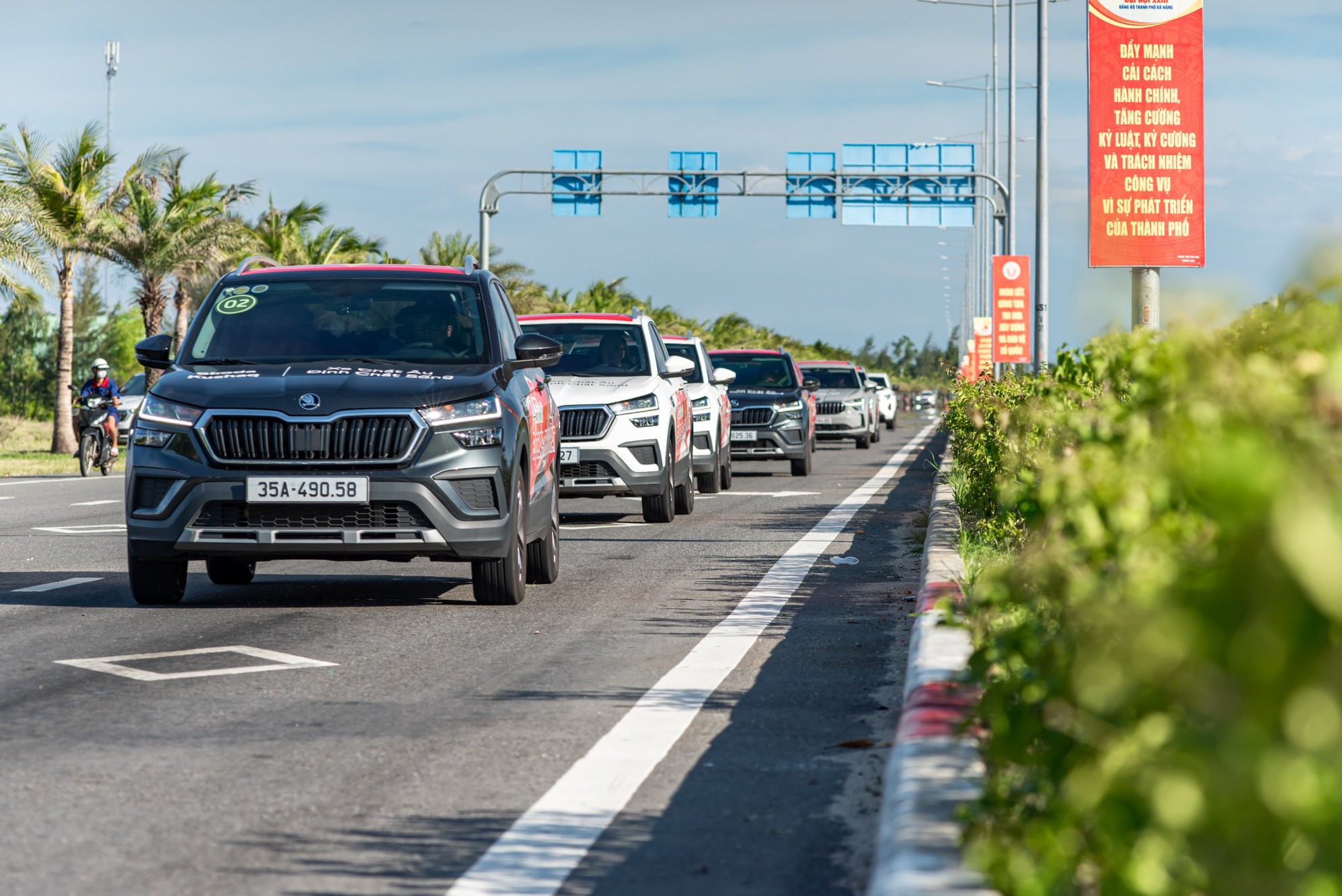‘Hết ga’ những chiếc Skoda trên quốc lộ và cao tốc tới Đà Nẵng: Kushaq vững vàng ở 120km/h, Karoq, Kodiaq càng thêm thuyết phục- Ảnh 4.