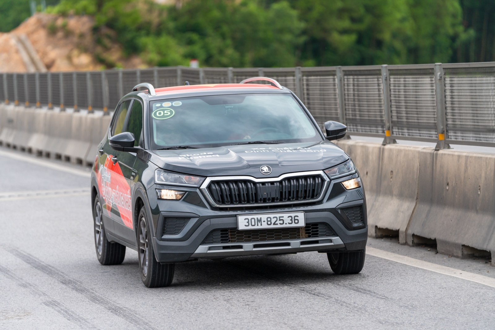Skoda Slavia vượt hơn 200km cao tốc Nghệ An - Ninh Bình cùng đoàn SUV: Cầm lái không ngán tốc độ cao, ngồi lâu không mệt nhờ một điều- Ảnh 24. Skoda Slavia vượt hơn 200km cao tốc Nghệ An - Ninh Bình cùng đoàn SUV: Cầm lái không ngán tốc độ cao, ngồi lâu không mệt nhờ một điều- Ảnh 24.
