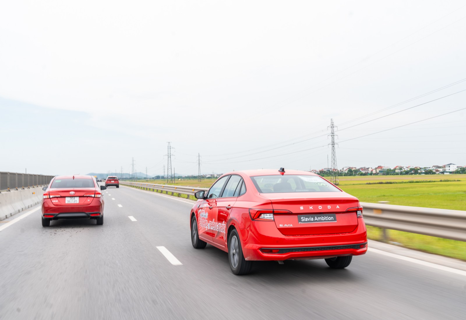 Skoda Slavia vượt hơn 200km cao tốc Nghệ An - Ninh Bình cùng đoàn SUV: Cầm lái không ngán tốc độ cao, ngồi lâu không mệt nhờ một điều- Ảnh 26. Skoda Slavia vượt hơn 200km cao tốc Nghệ An - Ninh Bình cùng đoàn SUV: Cầm lái không ngán tốc độ cao, ngồi lâu không mệt nhờ một điều- Ảnh 26.