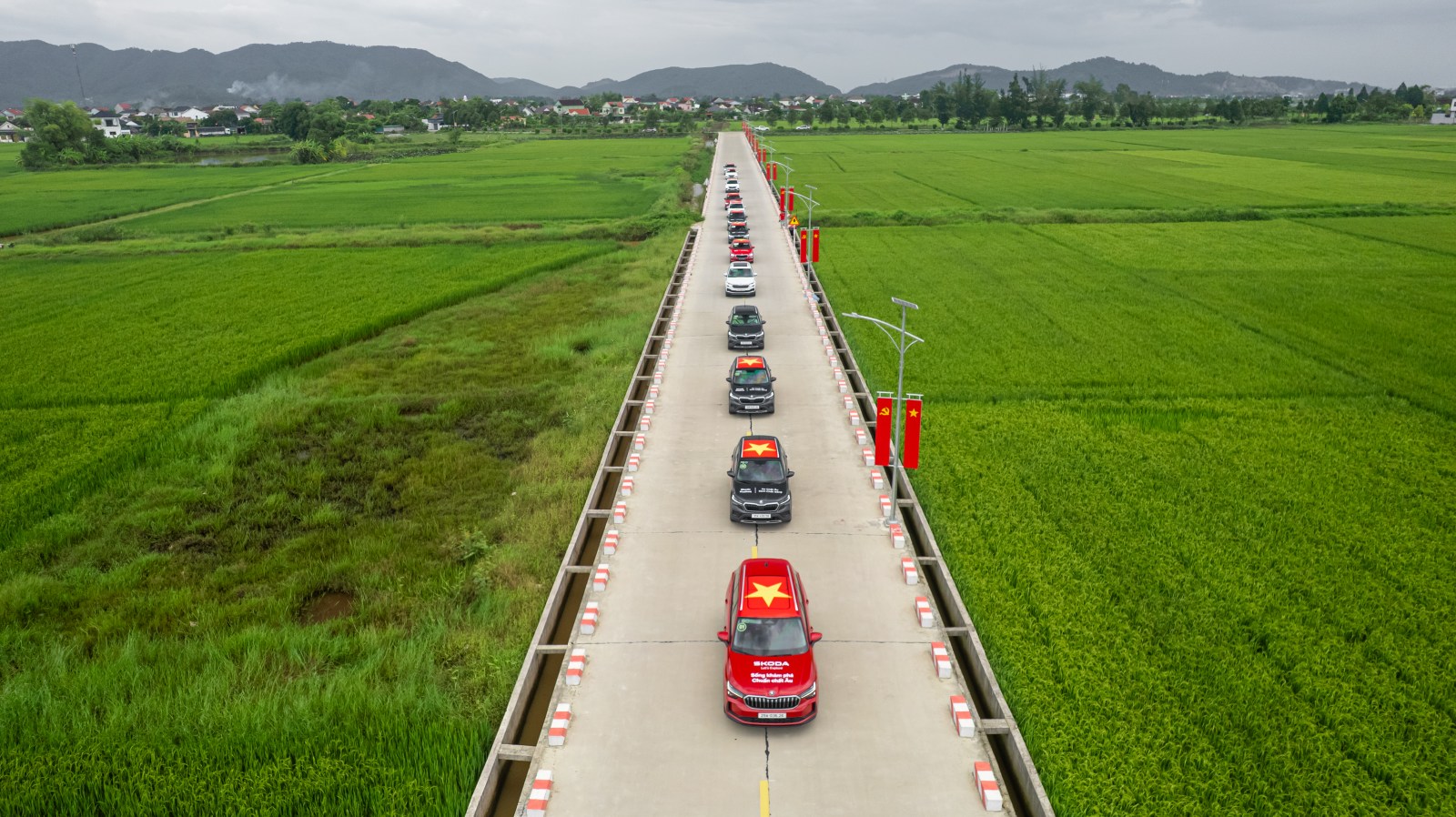 Skoda Slavia vượt hơn 200km cao tốc Nghệ An - Ninh Bình cùng đoàn SUV: Cầm lái không ngán tốc độ cao, ngồi lâu không mệt nhờ một điều- Ảnh 20. Skoda Slavia vượt hơn 200km cao tốc Nghệ An - Ninh Bình cùng đoàn SUV: Cầm lái không ngán tốc độ cao, ngồi lâu không mệt nhờ một điều- Ảnh 20.