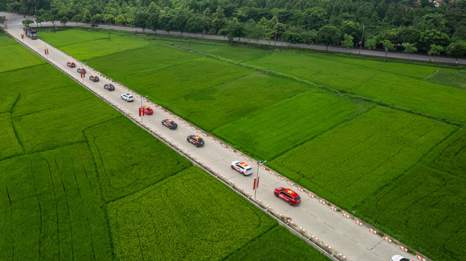 Skoda Slavia vượt hơn 200km cao tốc Nghệ An - Ninh Bình cùng đoàn SUV: Cầm lái không ngán tốc độ cao, ngồi lâu không mệt nhờ một điều- Ảnh 5.